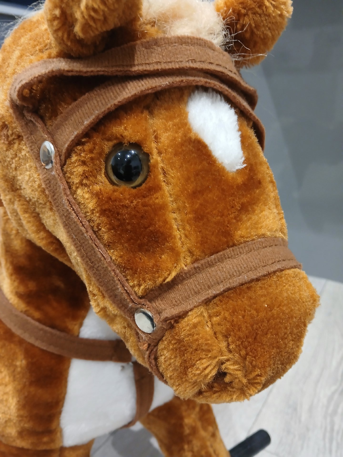Brown Plush Ride-On Horse Toy with Wheels, Homcom, One Size, Excellent condition — preloved on SilentSale®