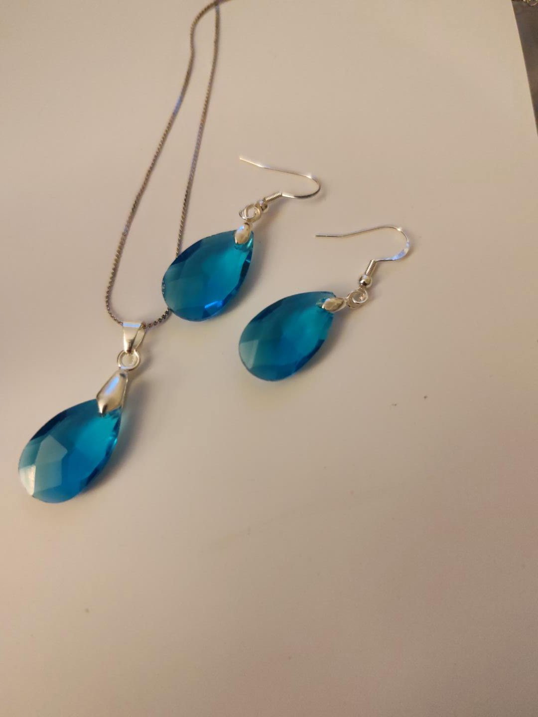 Light blue Jewllery set , Daisy Blooms, One Size, New condition — preloved on SilentSale®