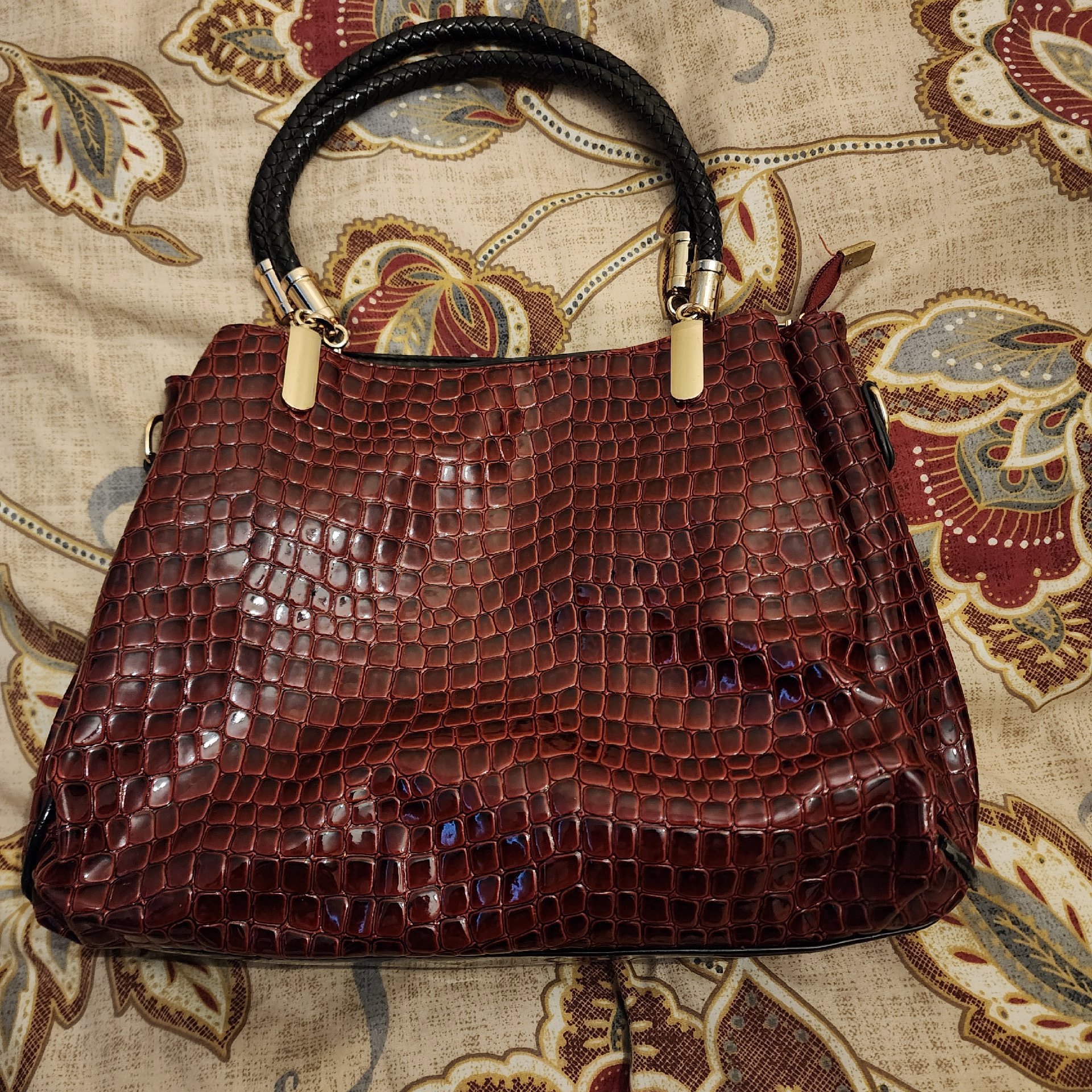 Hand bag with makeup pouch , Unbranded, Medium, Excellent condition — preloved on SilentSale®