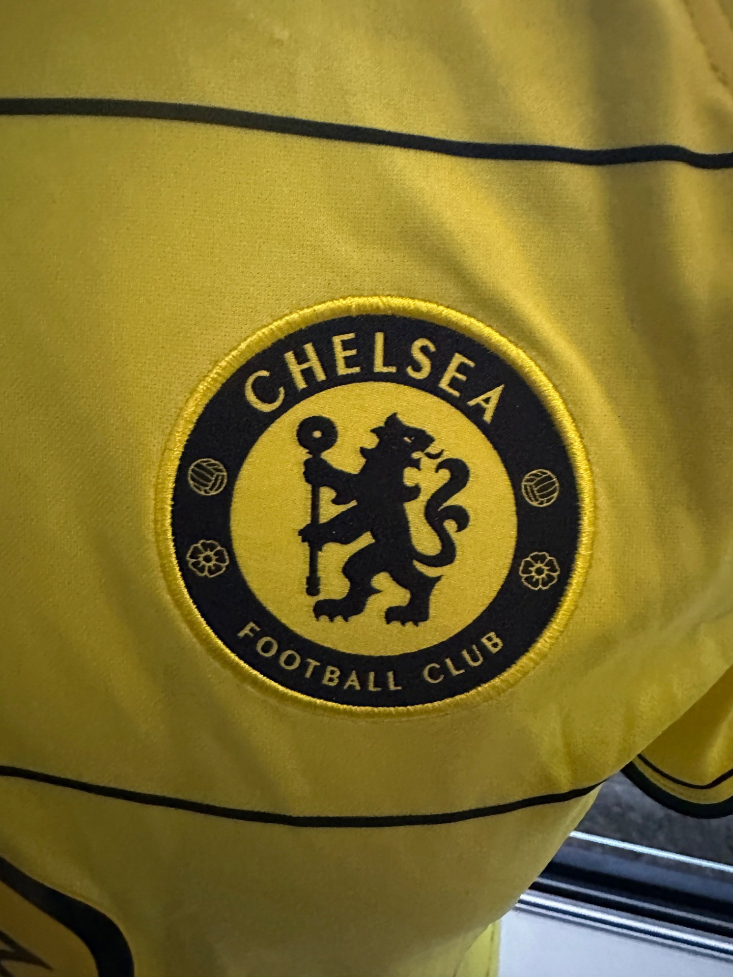 Chelsea away shirt M , Nike, M, Excellent condition — preloved on SilentSale®