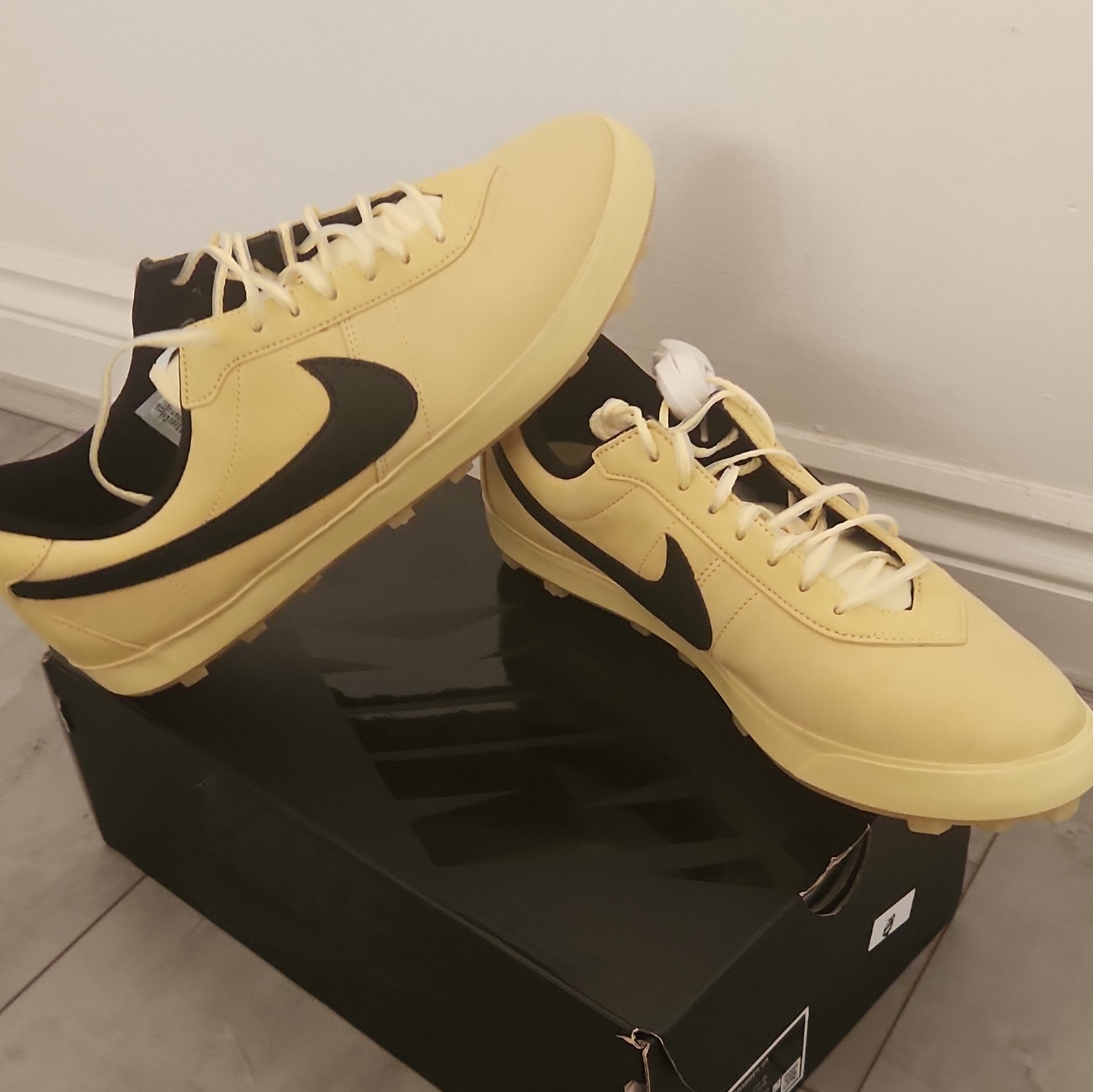 Nike Astro Grabber QS Soft Yellow Trainers UK 10, Nike, 10, Excellent condition — preloved on SilentSale®