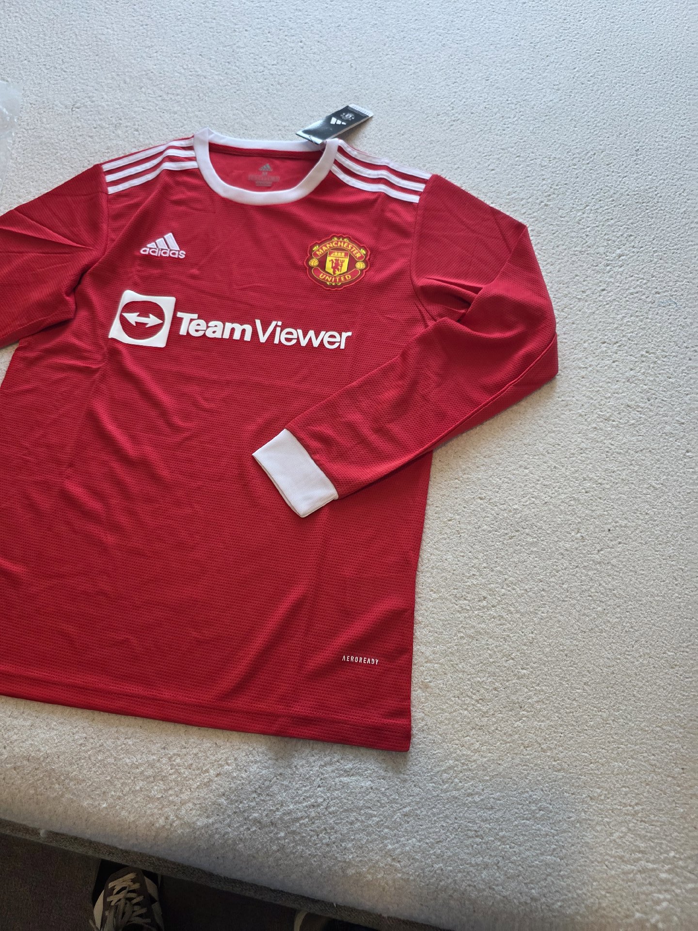 Adidas Manchester United Red Long Sleeve Football Shirt – M, Adidas, M, New condition — preloved on SilentSale®