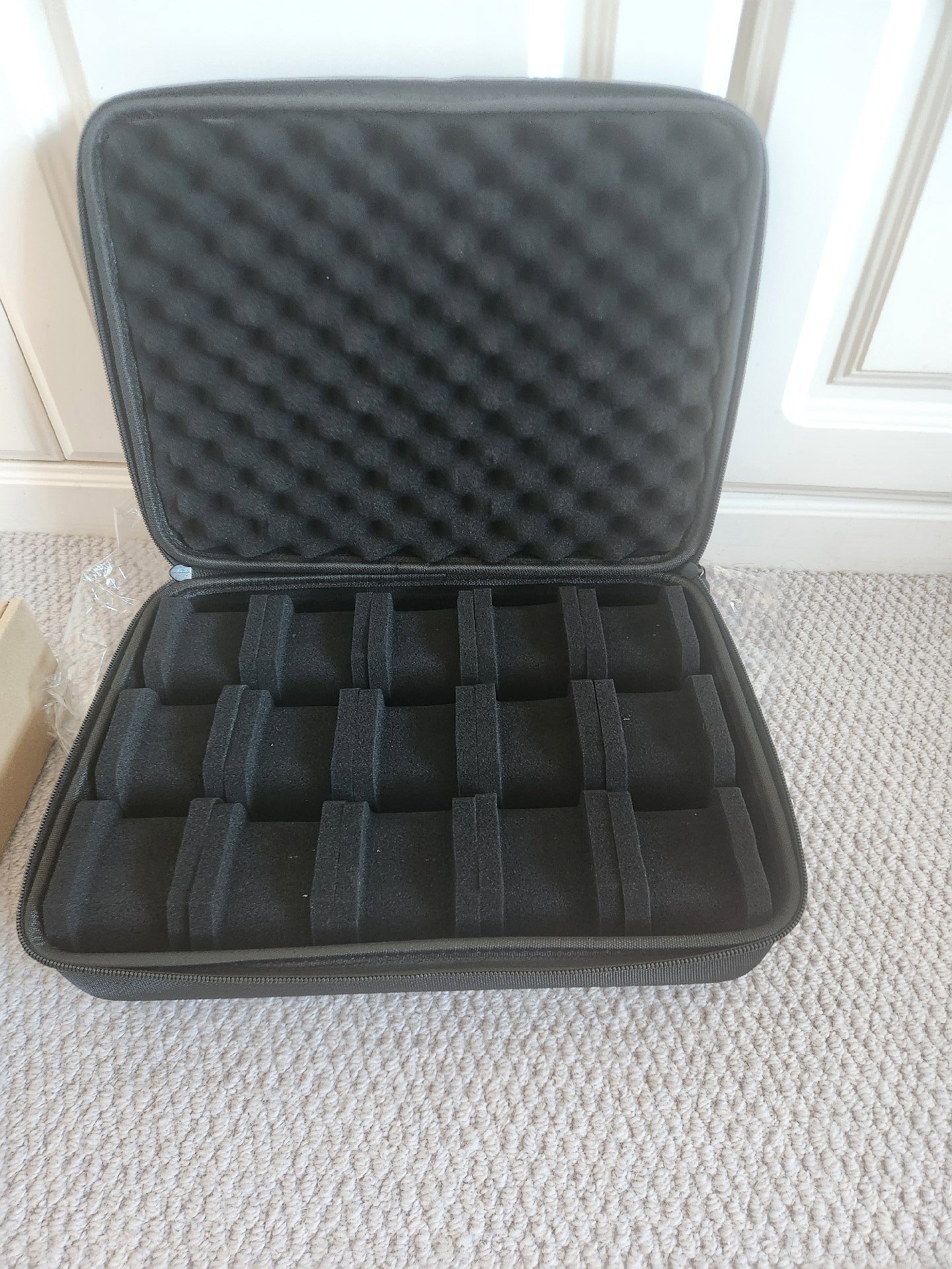 Invicta Black Watch Travel Case 15 Slots, Invicta, One Size, New condition — preloved on SilentSale®