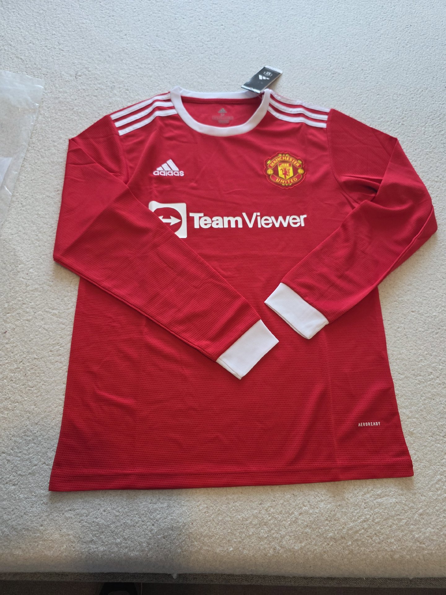 Adidas Manchester United Red Long Sleeve Football Shirt – M, Adidas, M, New condition — preloved on SilentSale®