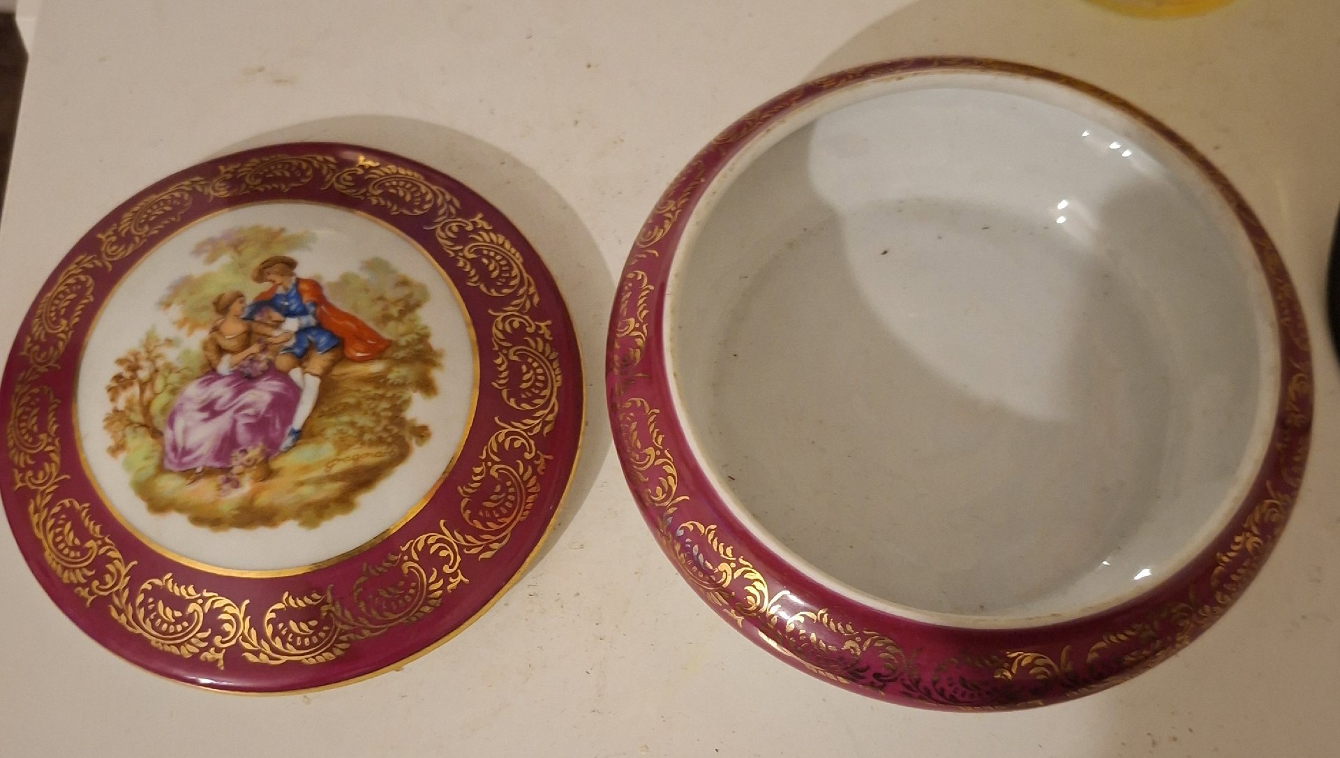 La Reine Limoges Porcelain Decorative Trinket Box, La Reine Limoges, One Size, Good condition — preloved on SilentSale®