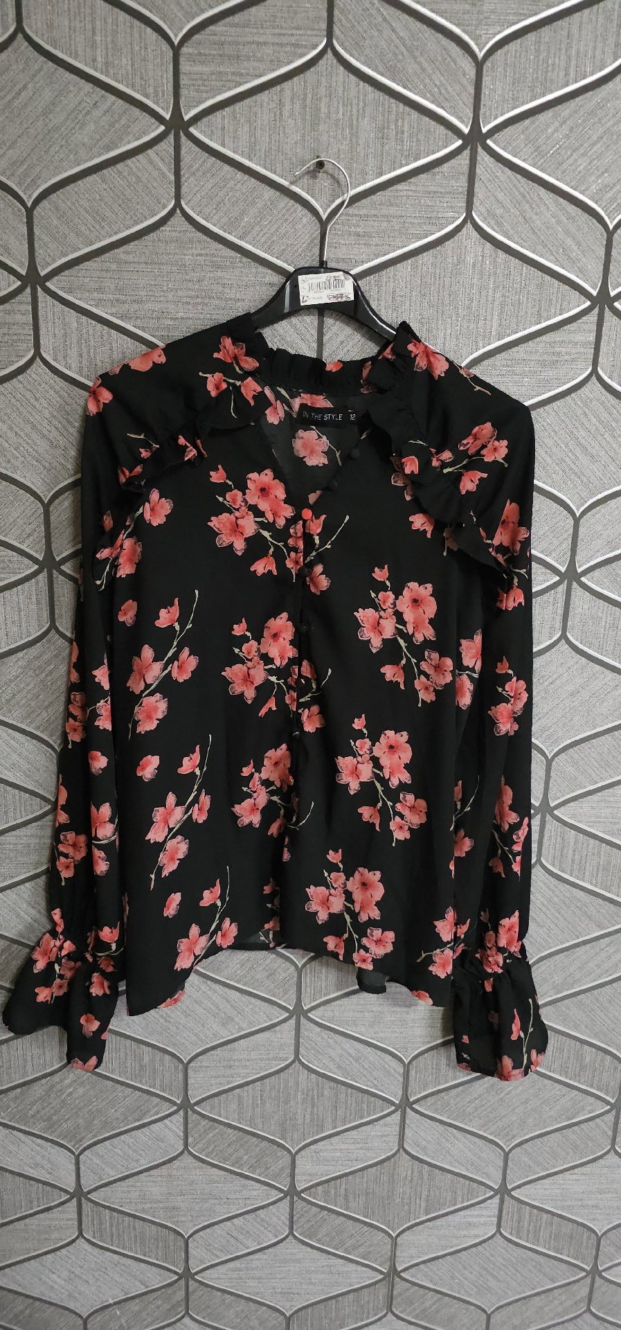 In The Style Black Floral Long Sleeve Blouse – UK 12, In The Style, 12, Excellent condition — preloved on SilentSale®