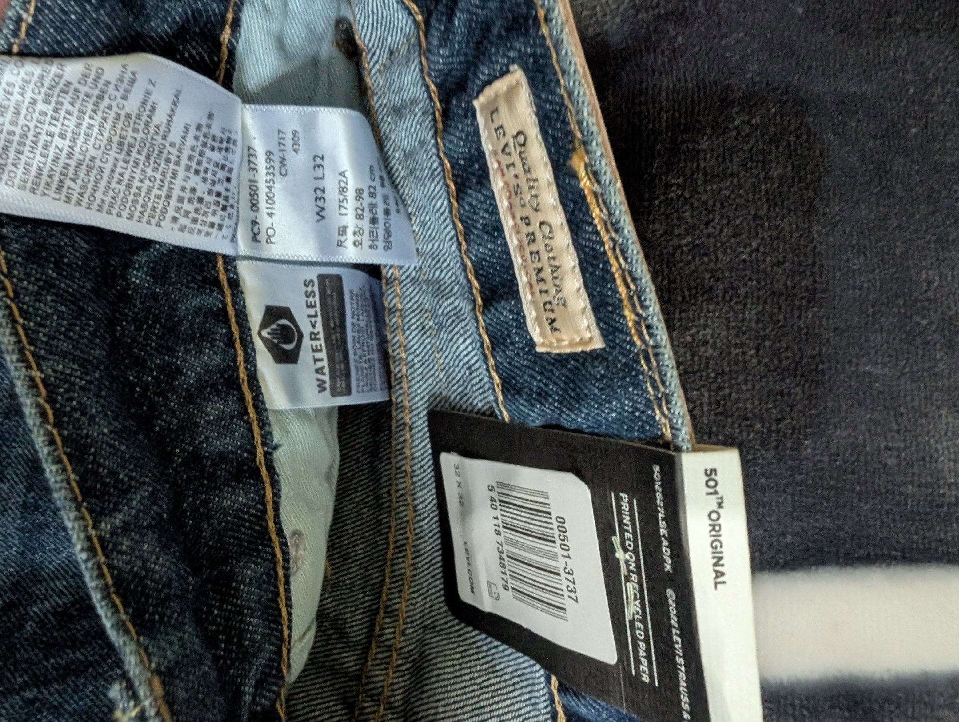 New Levi's 501 men denim jeans 32 x32, Levi's, W34 L32, New condition — preloved on SilentSale®