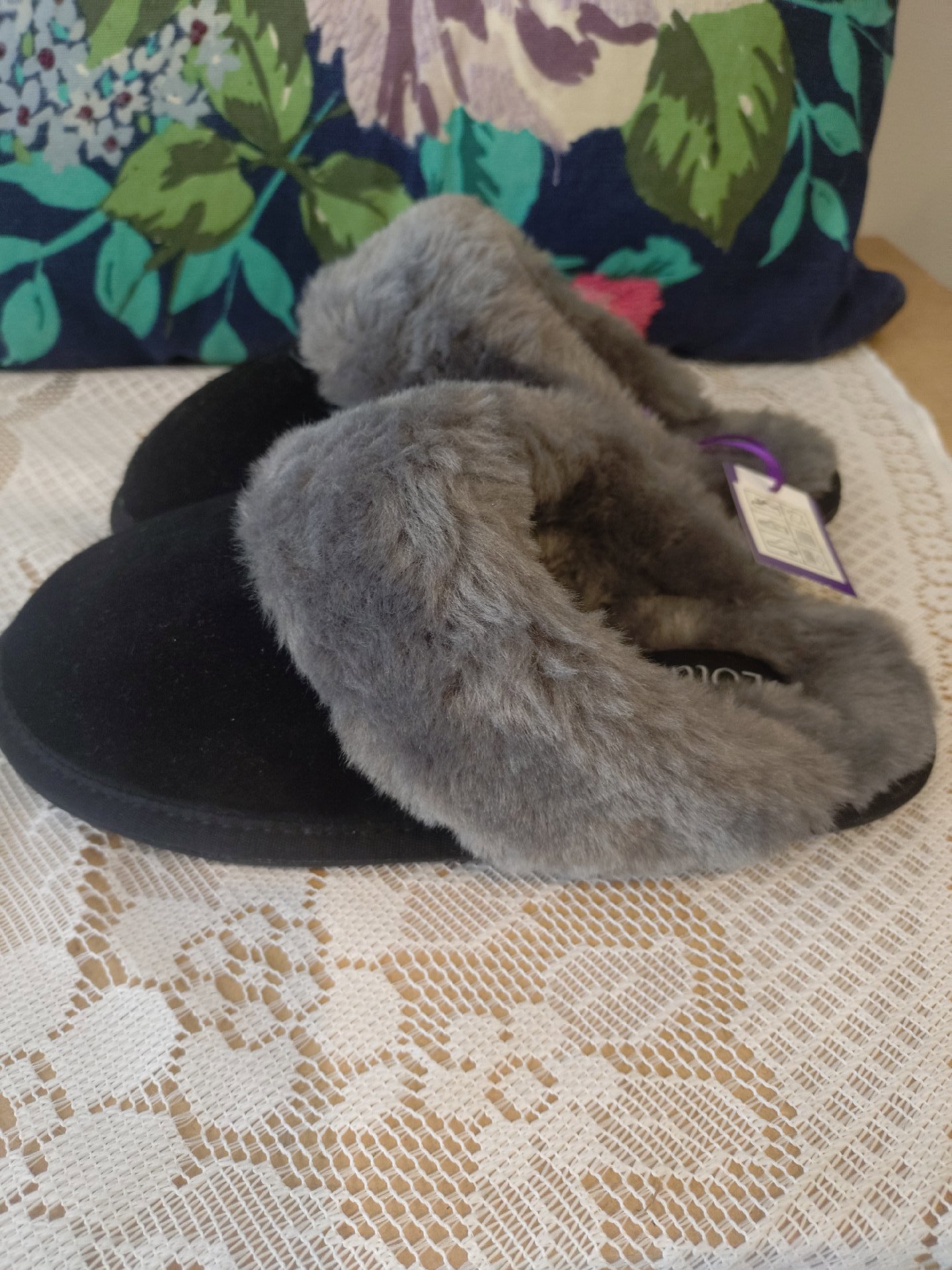  Lotus Loungewear Black Faux Fur Lined Slippers – UK 4, Lotus, 4, New condition — preloved on SilentSale®