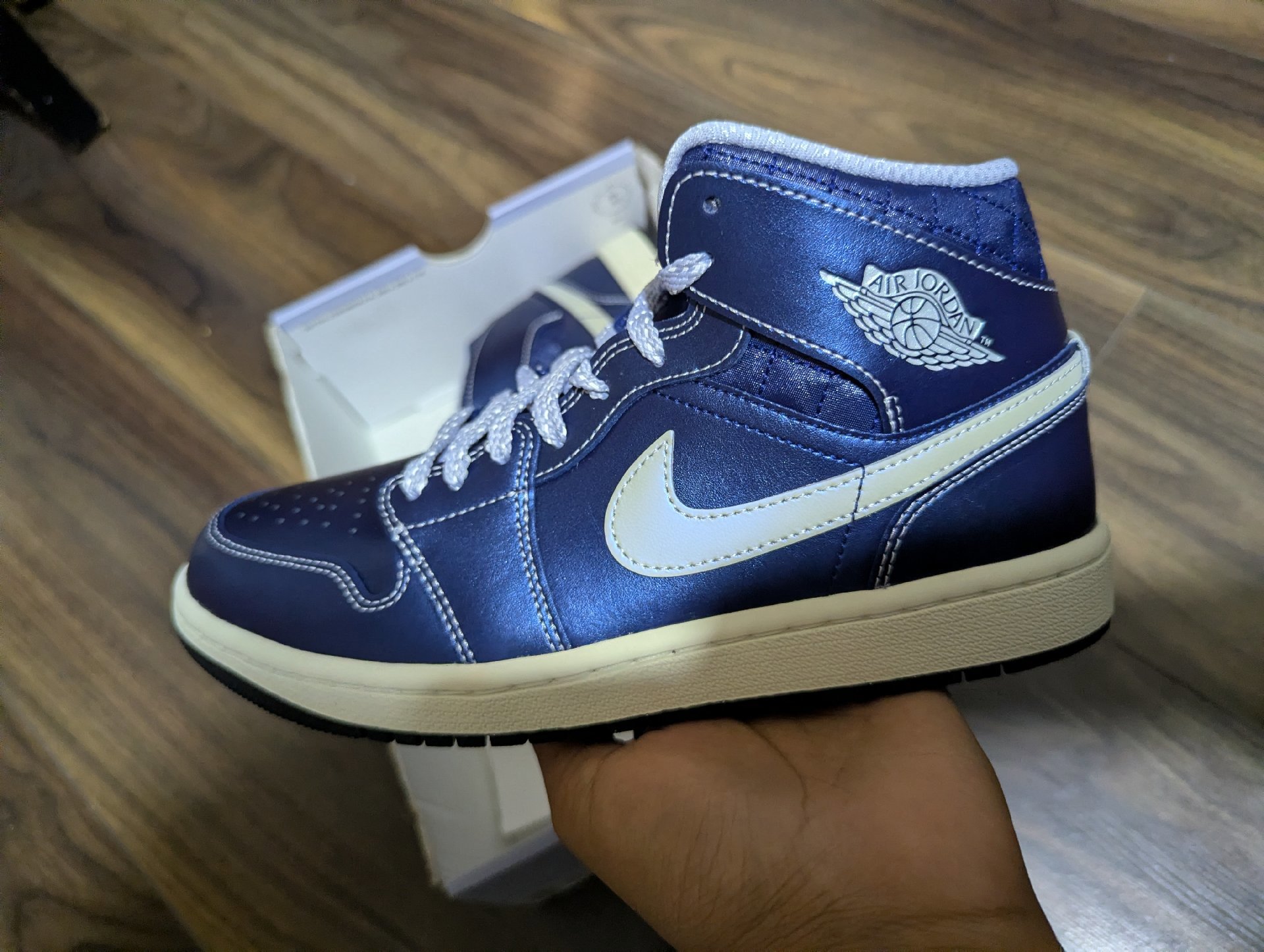 Air Jordan 1 Mid Navy Blue White Trainers – UK 5.5, Nike, 5.5, New condition — preloved on SilentSale®