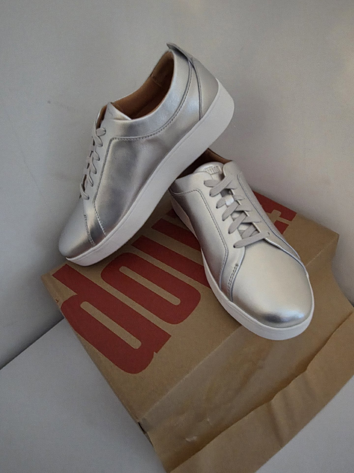 FitFlop Silver Leather Lace-Up Trainers, FitFlop, 7, New condition — preloved on SilentSale®