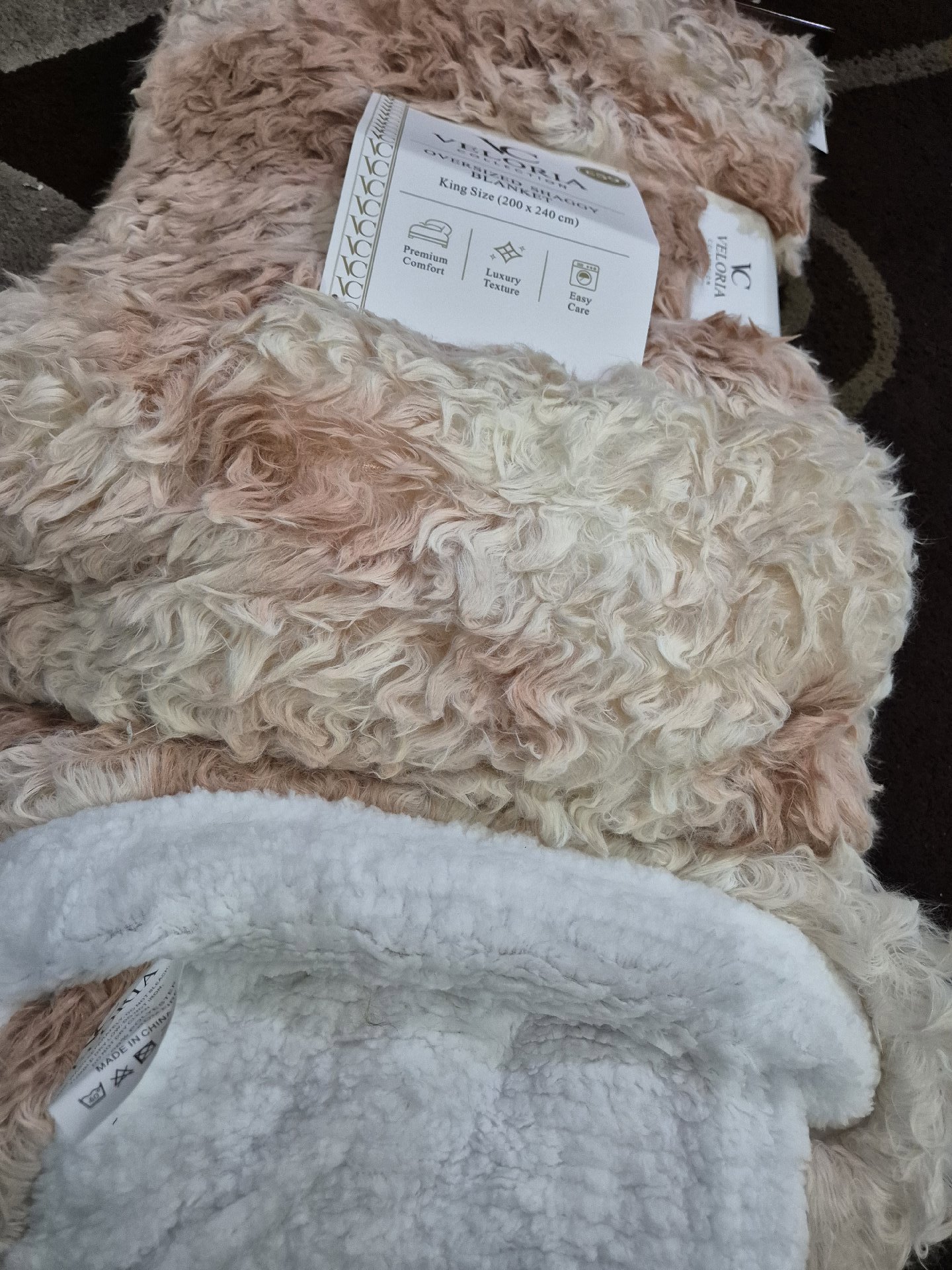 Veloria Collection Oversized Shaggy Blanket King Size 200x240 cm, Veloria Collection, King Size 200x240 cm, New condition — preloved on SilentSale®