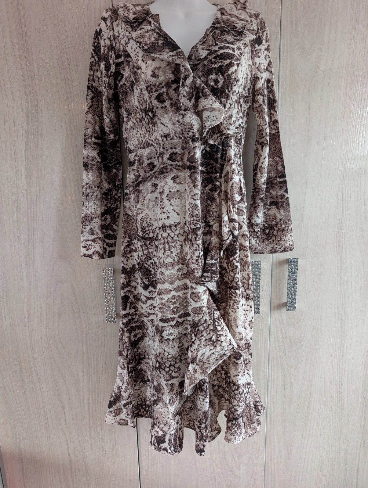 Quiz Party, BNWT Evening Dress size 8, Quiz, 8, New condition — preloved on SilentSale®