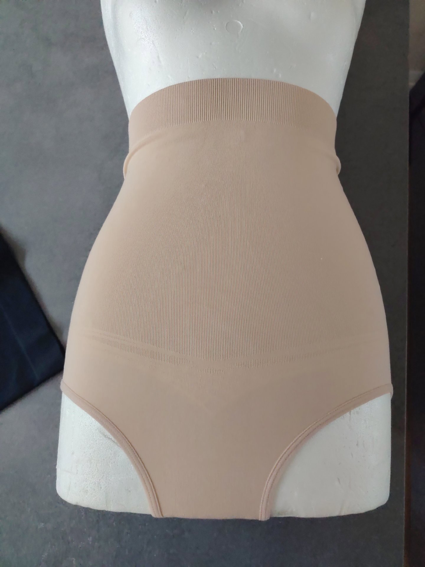 Women's High Waisted, Uniqlo, XL, New condition — preloved on SilentSale®