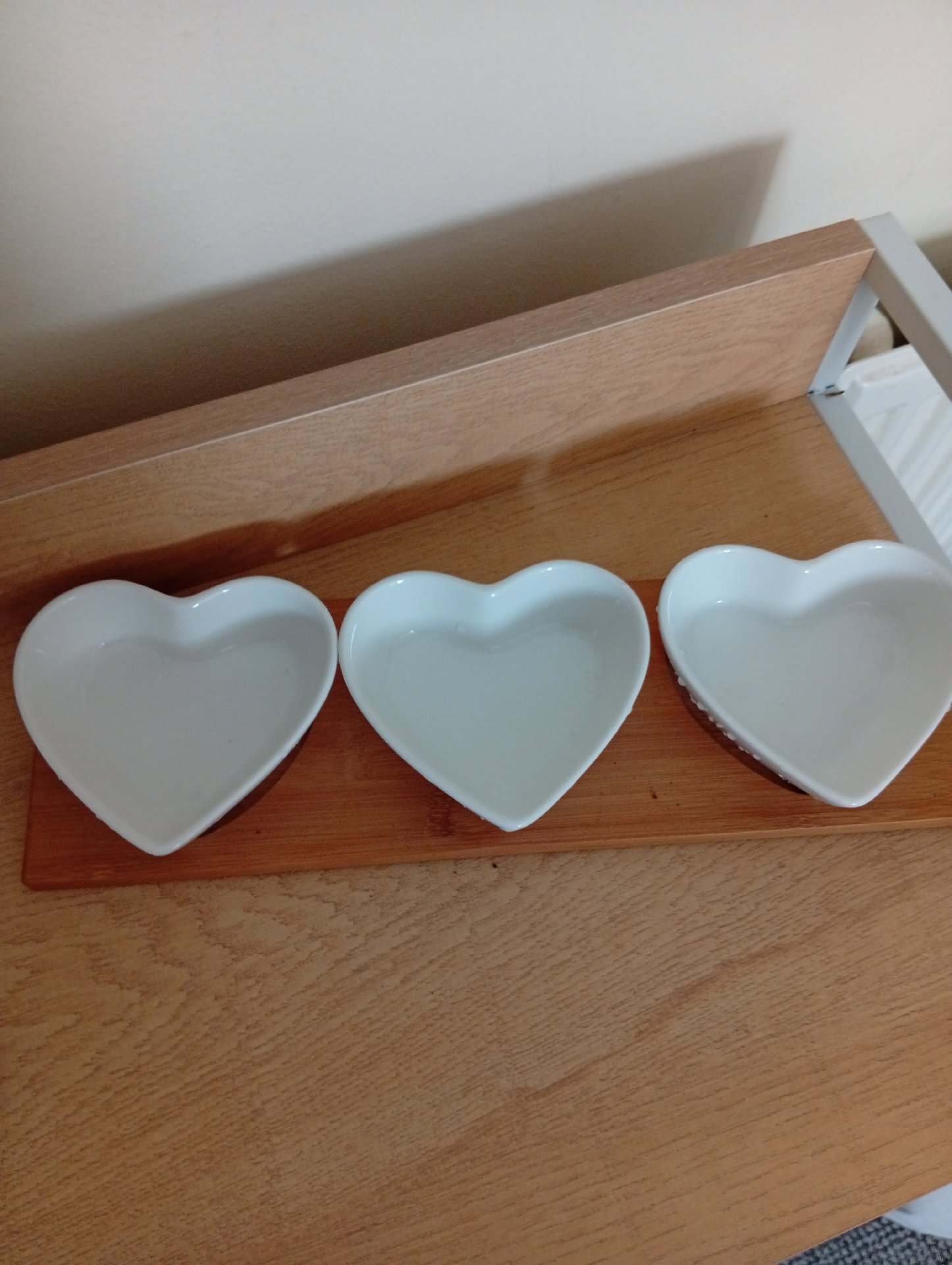 Heart Shaped Ceramic Dishes with Wooden Tray, Unbranded, One Size, Like New condition — preloved on SilentSale®