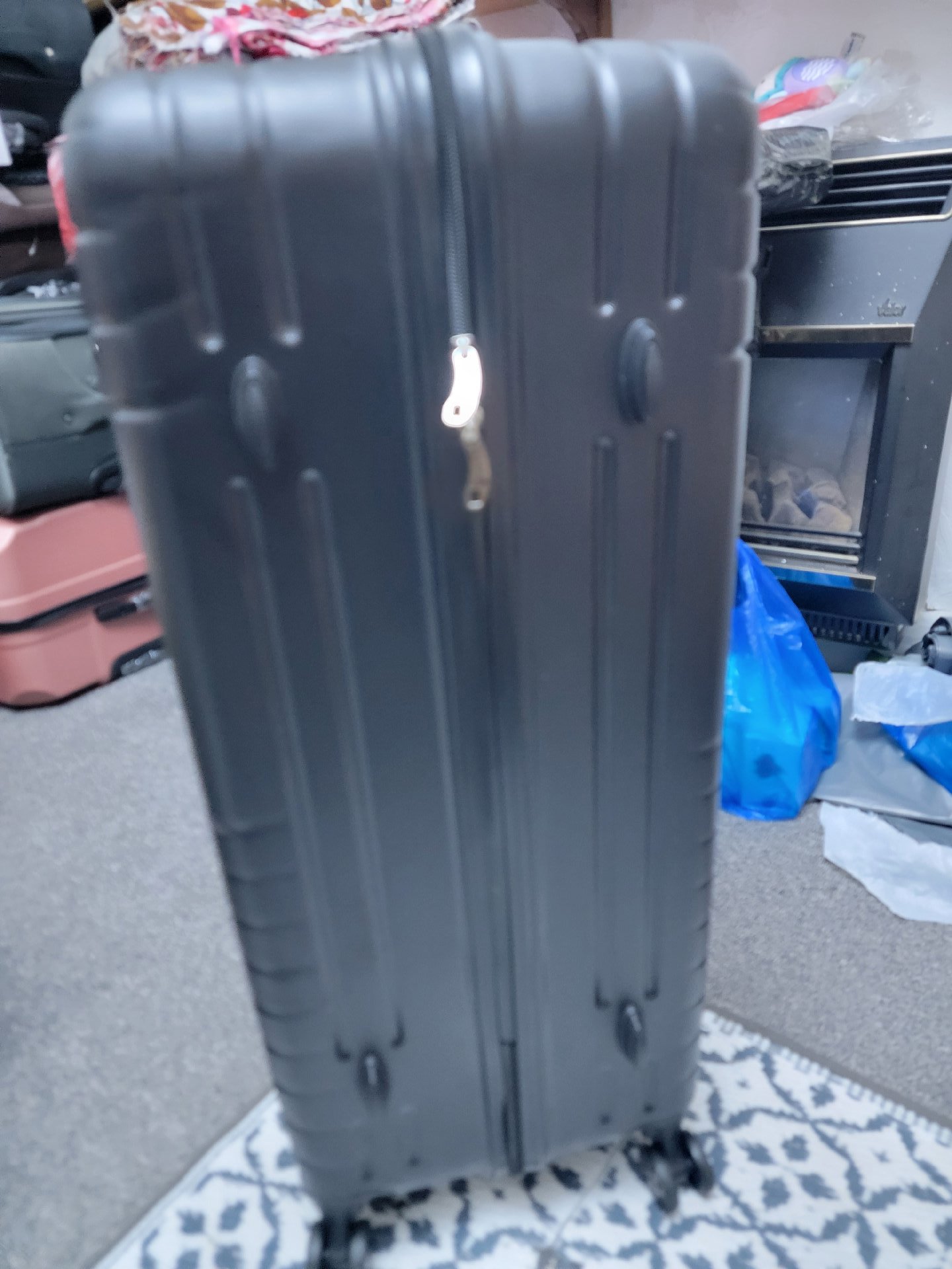 Supermove extra Large Black Hard Shell Suitcase with Wheels, supermoye, Extra Large, New condition — preloved on SilentSale®