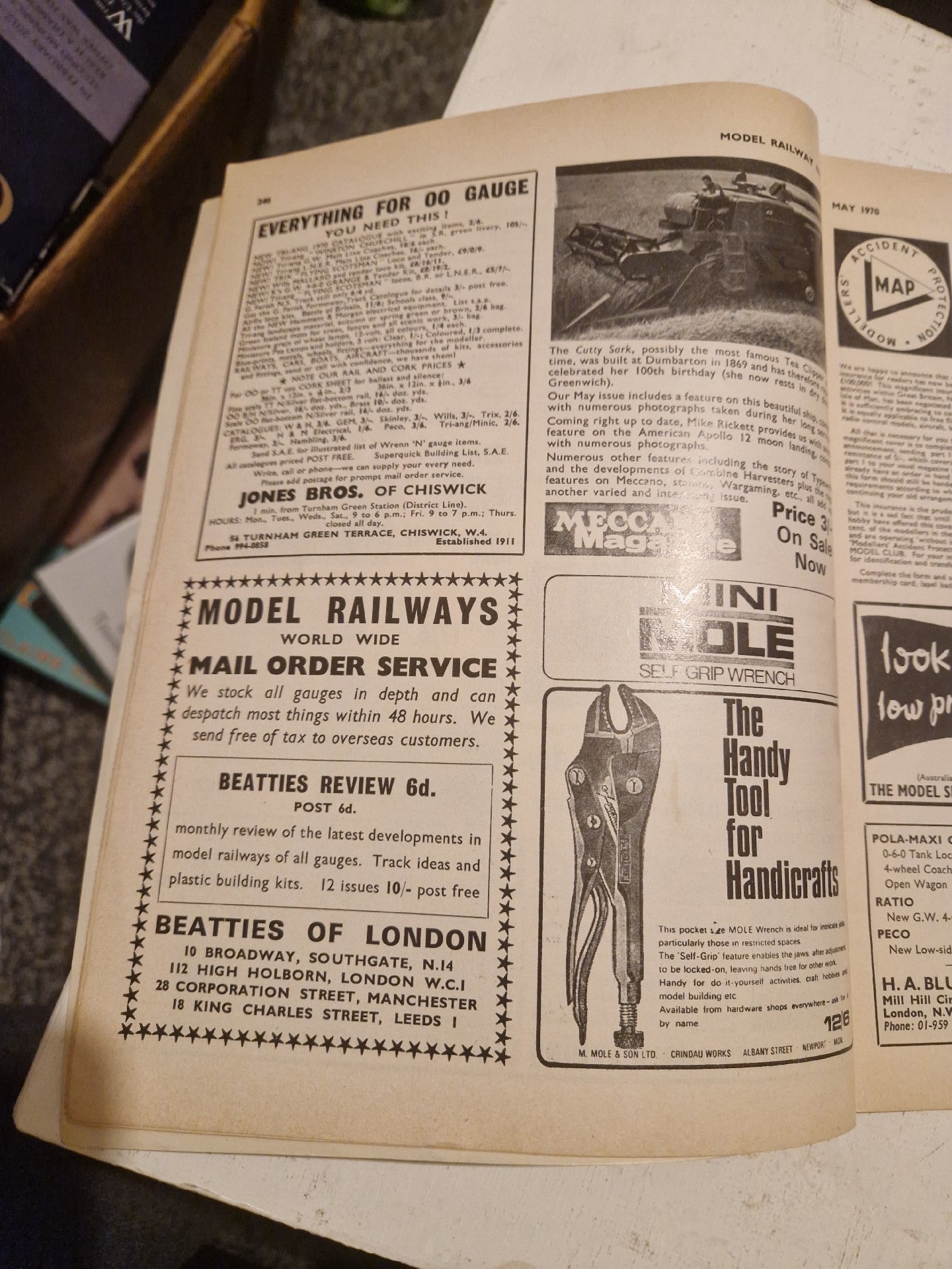 Model Railway News magazine, May 1970 issue, Unbranded, Paperback, Excellent condition — preloved on SilentSale®