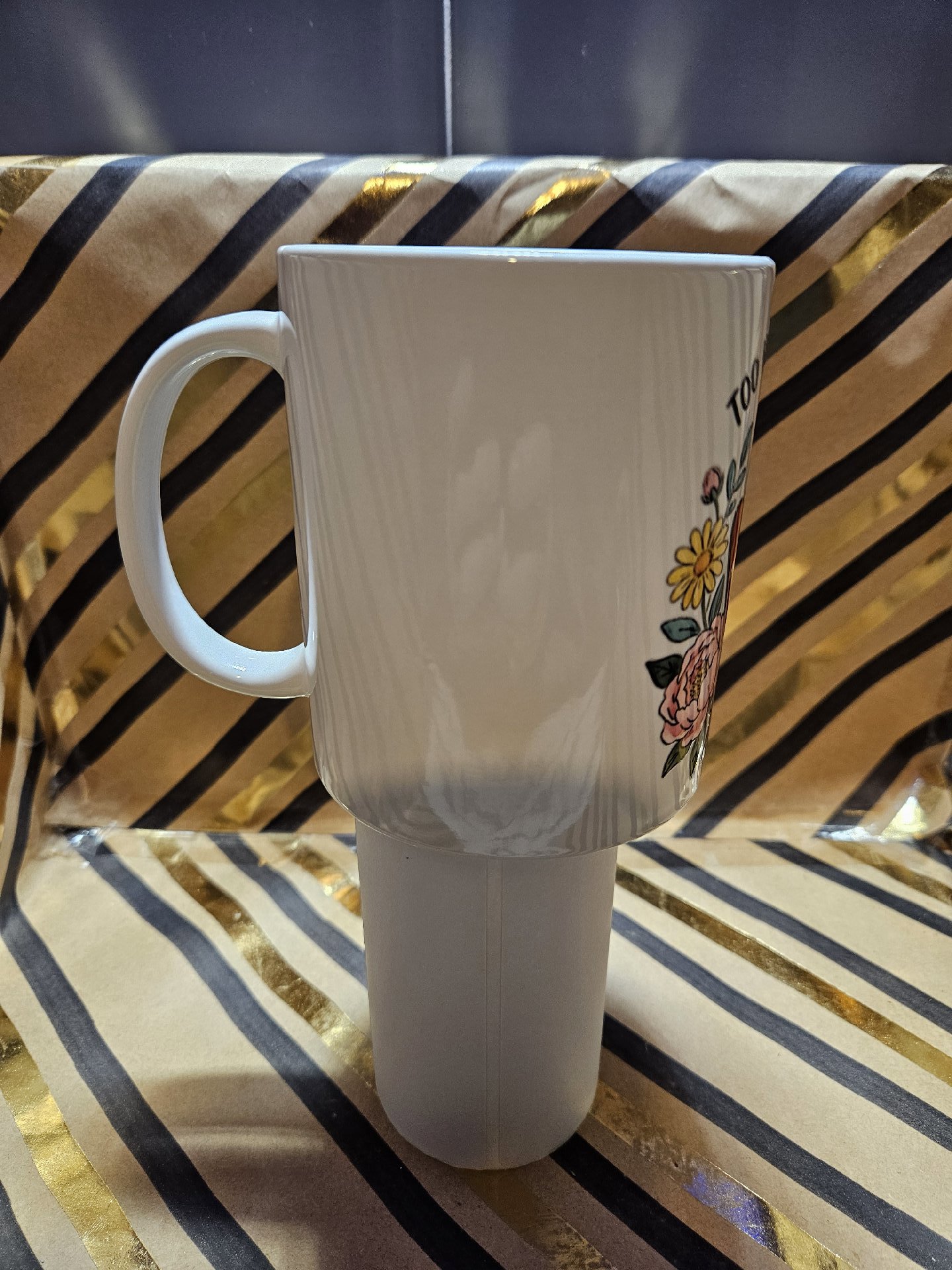 Ceramic Mug With 'Too Hot To Handle' Oven Mitt Design, Unbranded, One Size, New condition — preloved on SilentSale®