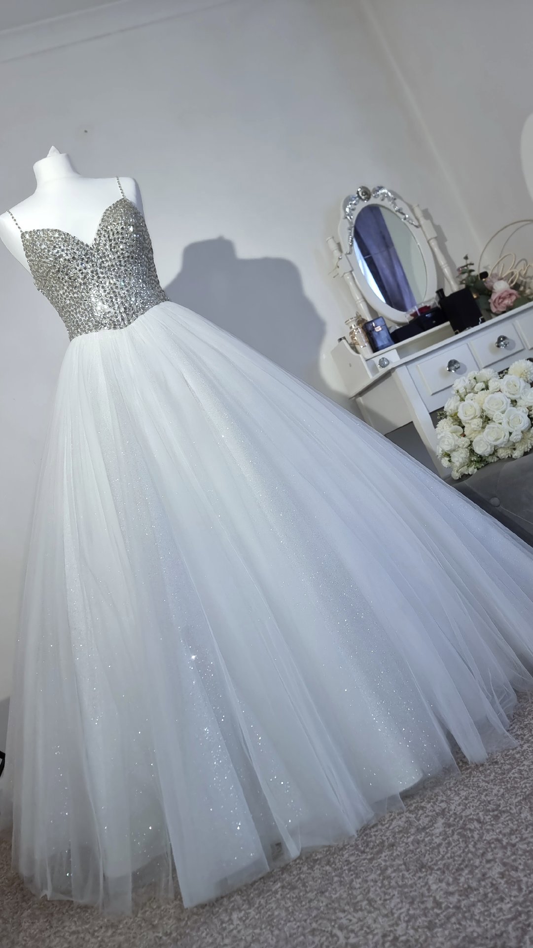 White Glitter Tulle Ball Gown Dress with Silver Beaded Bodice, Unbranded, 8, New condition — preloved on SilentSale®