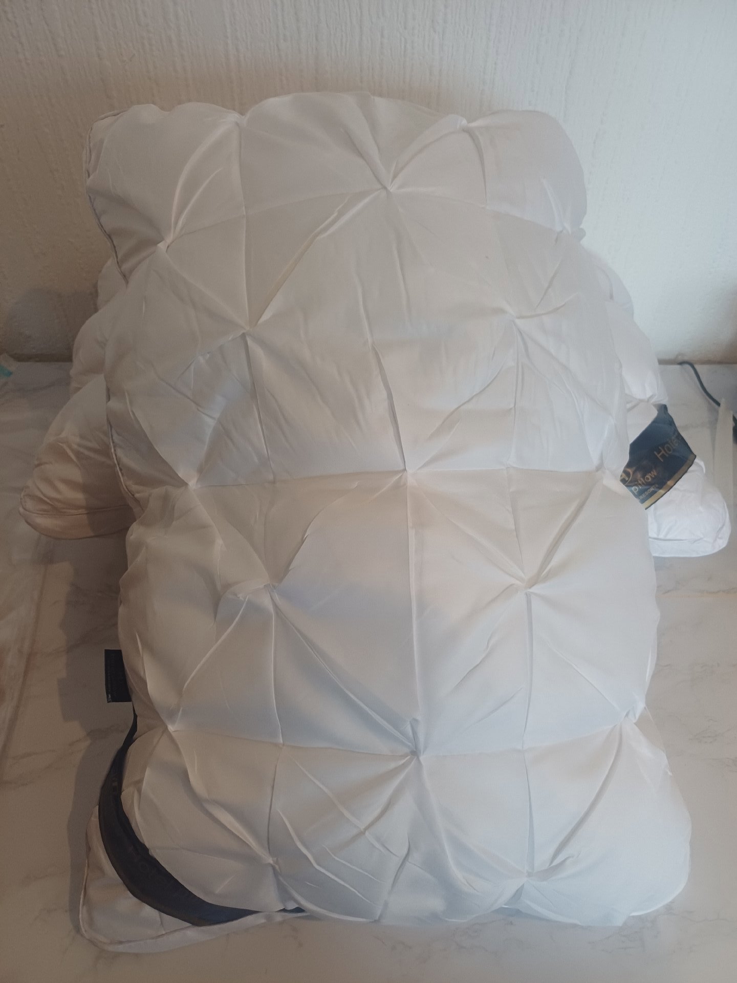 Hotel Pillow White Quilted Decorative Pillows Set of 2, Unbranded, Medium, New condition — preloved on SilentSale®