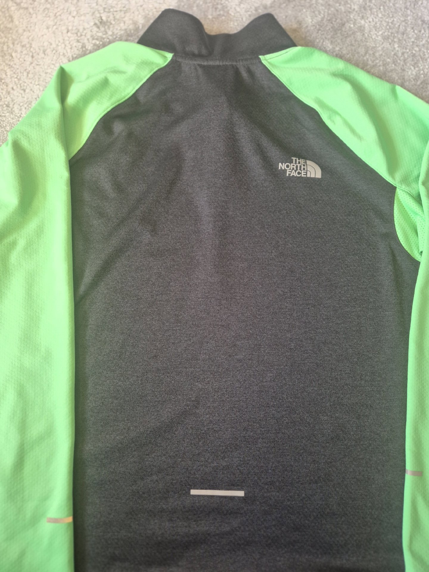 The North Face Grey and Green Half Zip Sports Top, The North Face, XL, Excellent condition — preloved on SilentSale®