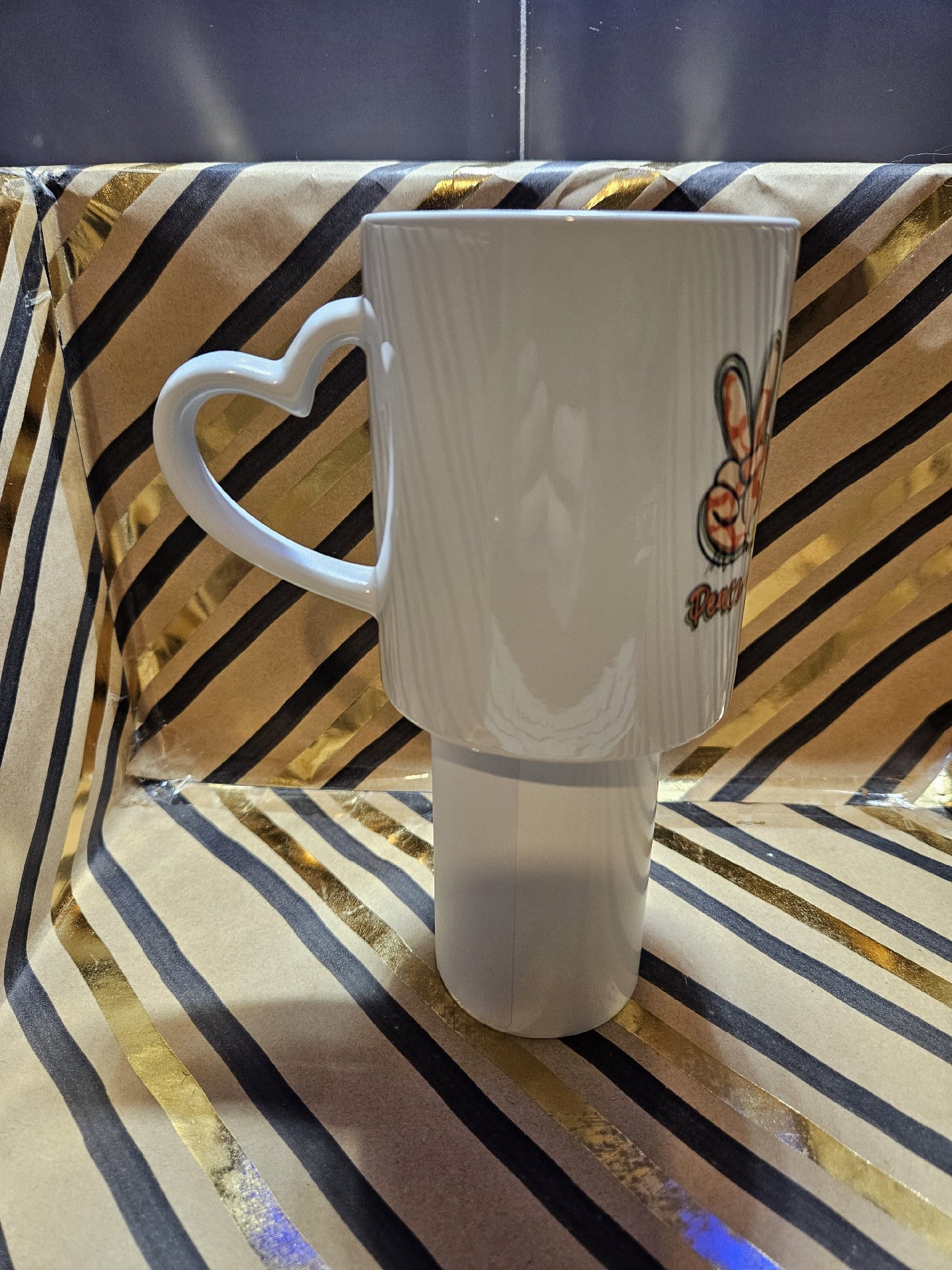 Peace Love Strawberry White Ceramic Mug with Heart Handle, Unbranded, One Size, New condition — preloved on SilentSale®