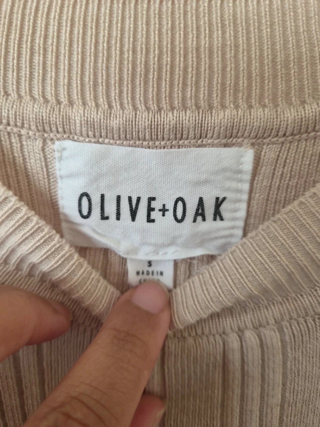Olive + Oak Beige Ribbed Knit Midi Dress – Size 8, Olive + Oak, 8, Excellent condition — preloved on SilentSale®