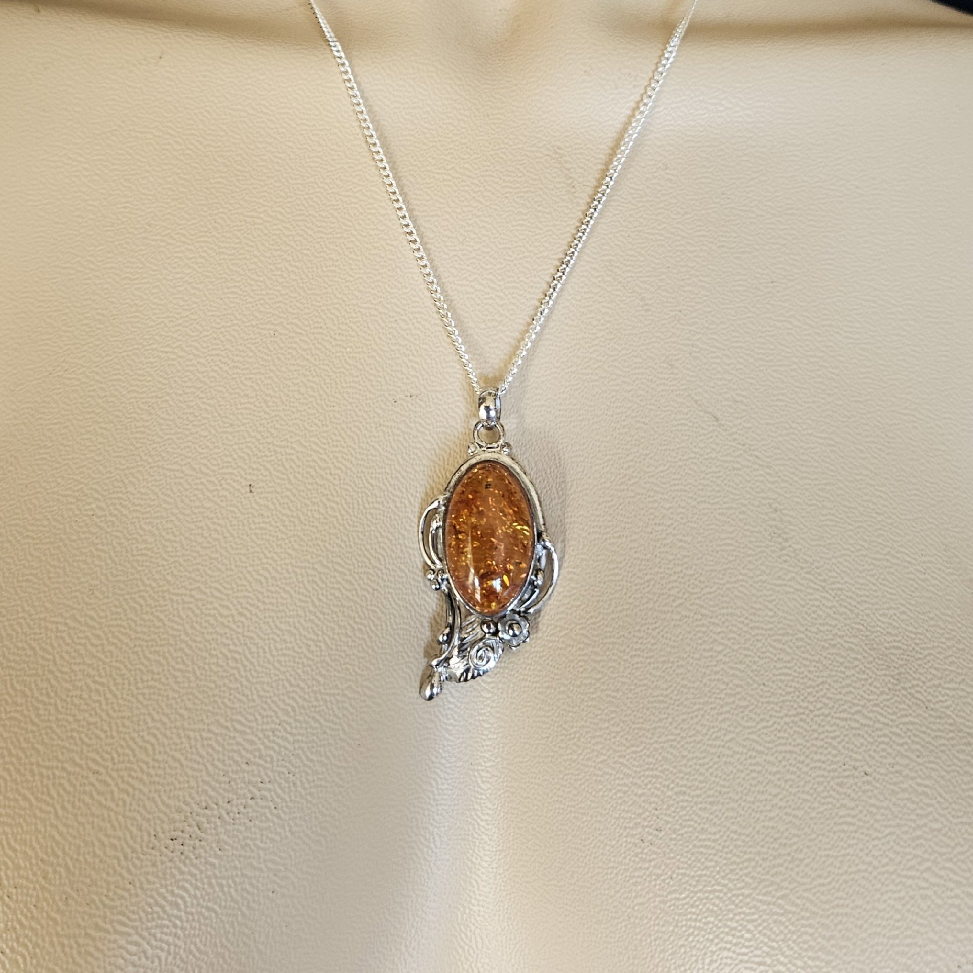 925 sterling silver Amber pendant with daisy flower(A6), sterling silver, One Size, New condition — preloved on SilentSale®