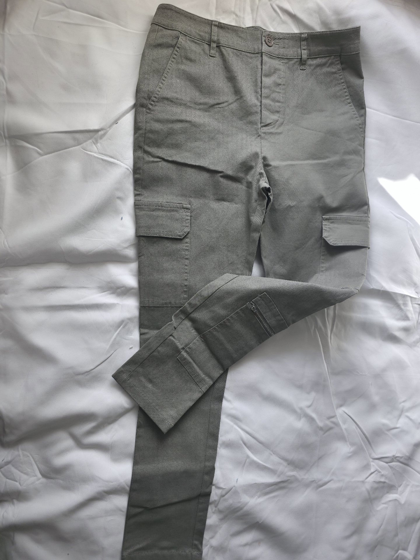 ASOS Design Grey Cargo Trousers W30 L30, ASOS Design, W32 L30, New condition — preloved on SilentSale®