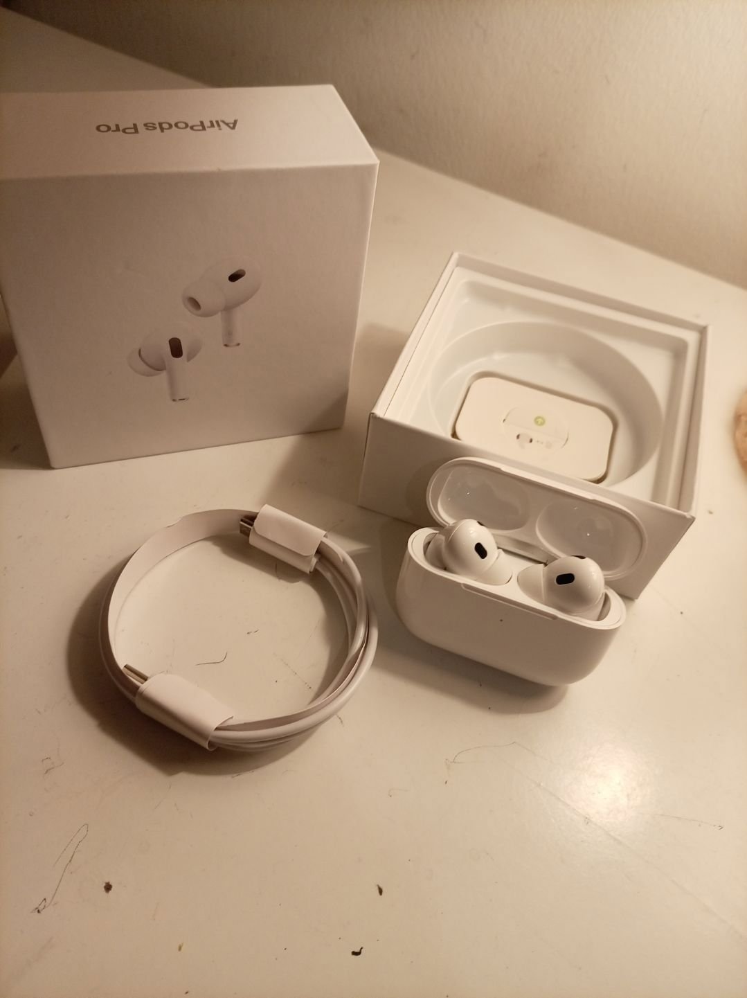 Airpods 2nd gen , Apple, One Size, New condition — preloved on SilentSale®