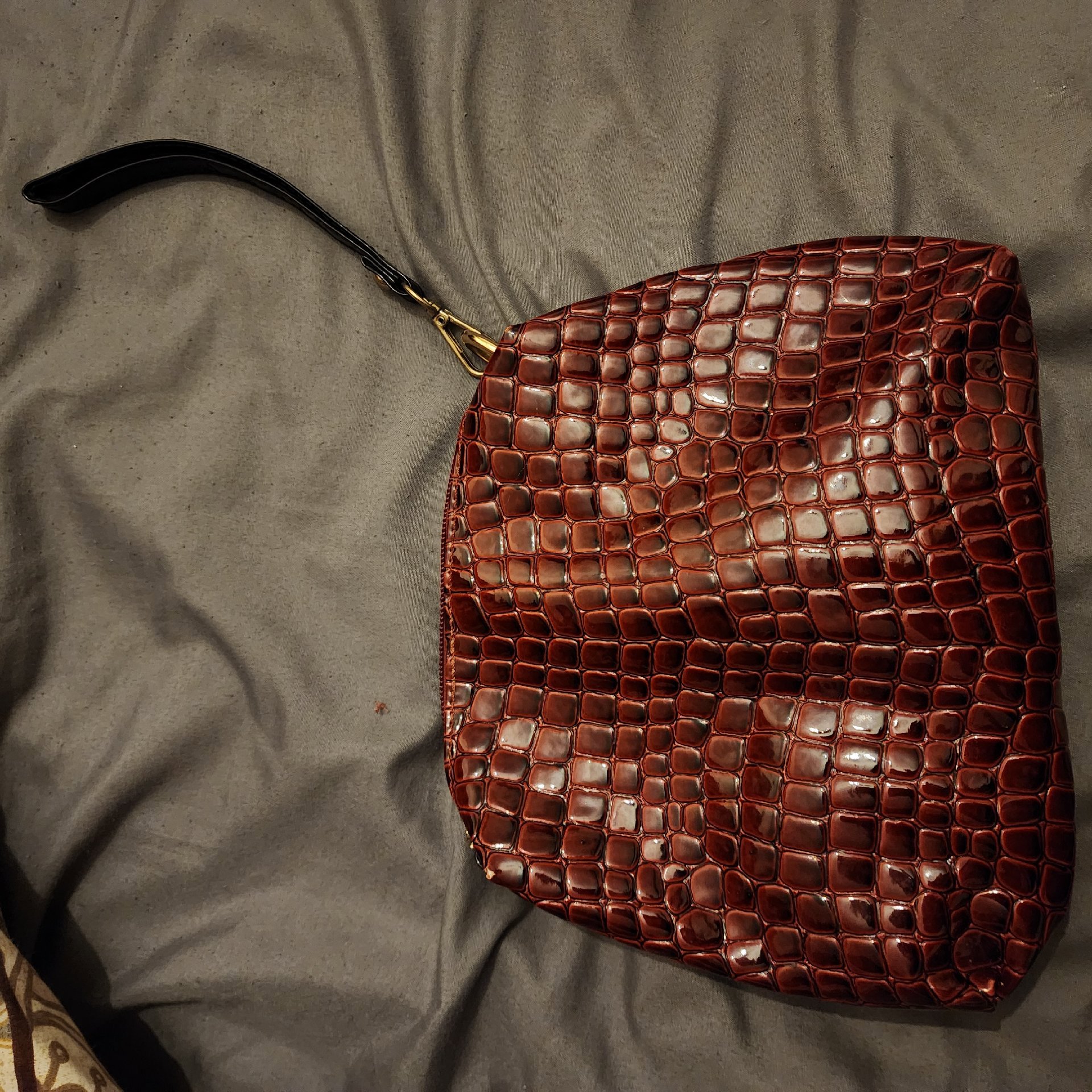 Hand bag with makeup pouch , Unbranded, Medium, Excellent condition — preloved on SilentSale®