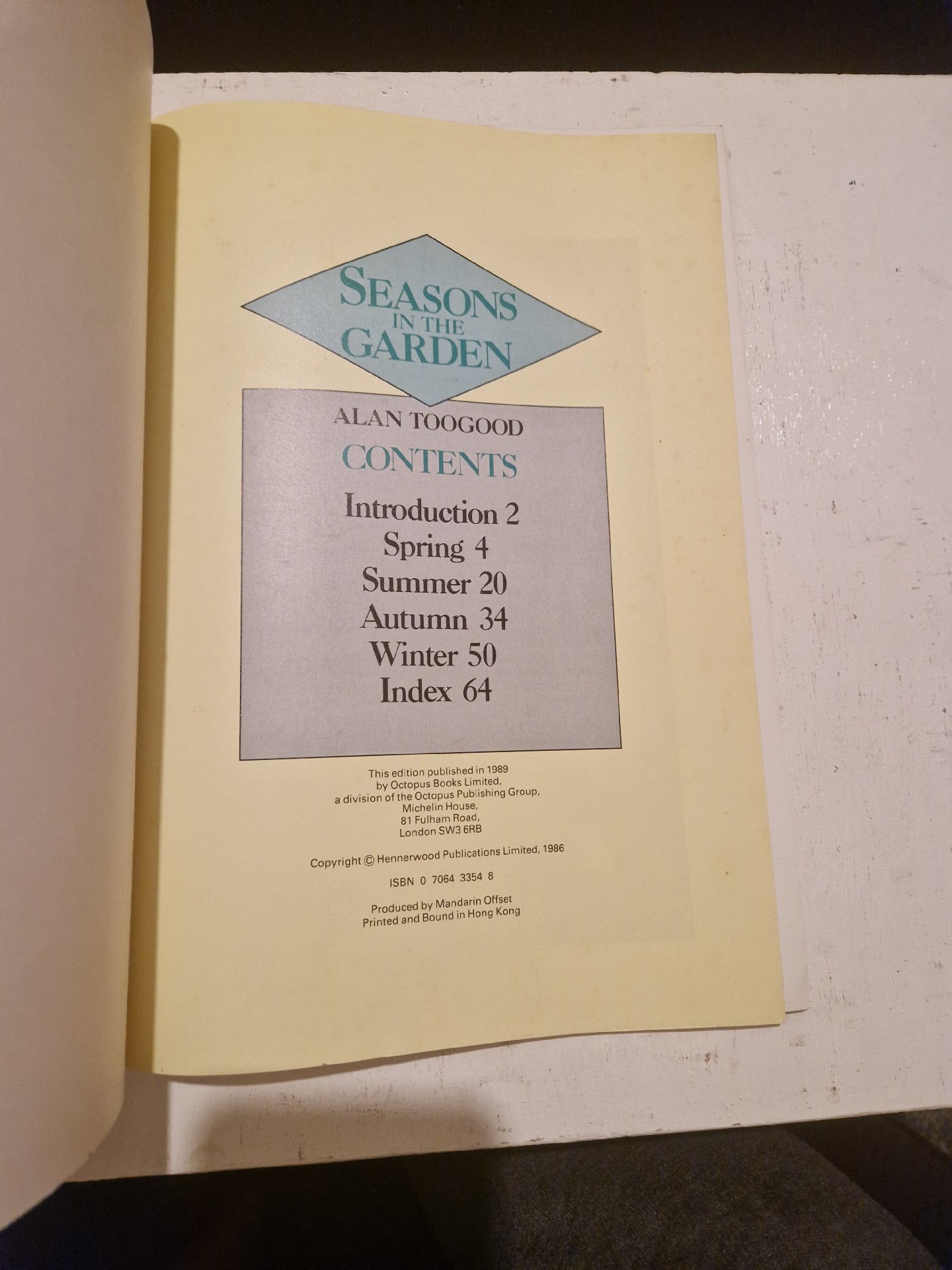 Seasons in the Garden by Alan Toogood Gardening Book 1989, Unbranded, Hardback, Excellent condition — preloved on SilentSale®