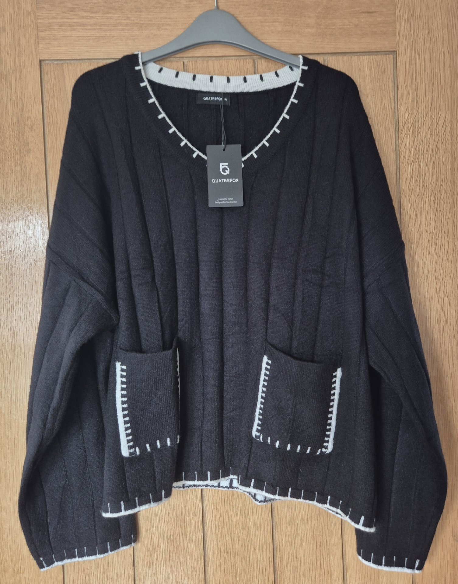 Quatrefox Black Knit Cardigan with Contrast Stitching – Size M, Quatrefox, M, New condition — preloved on SilentSale®