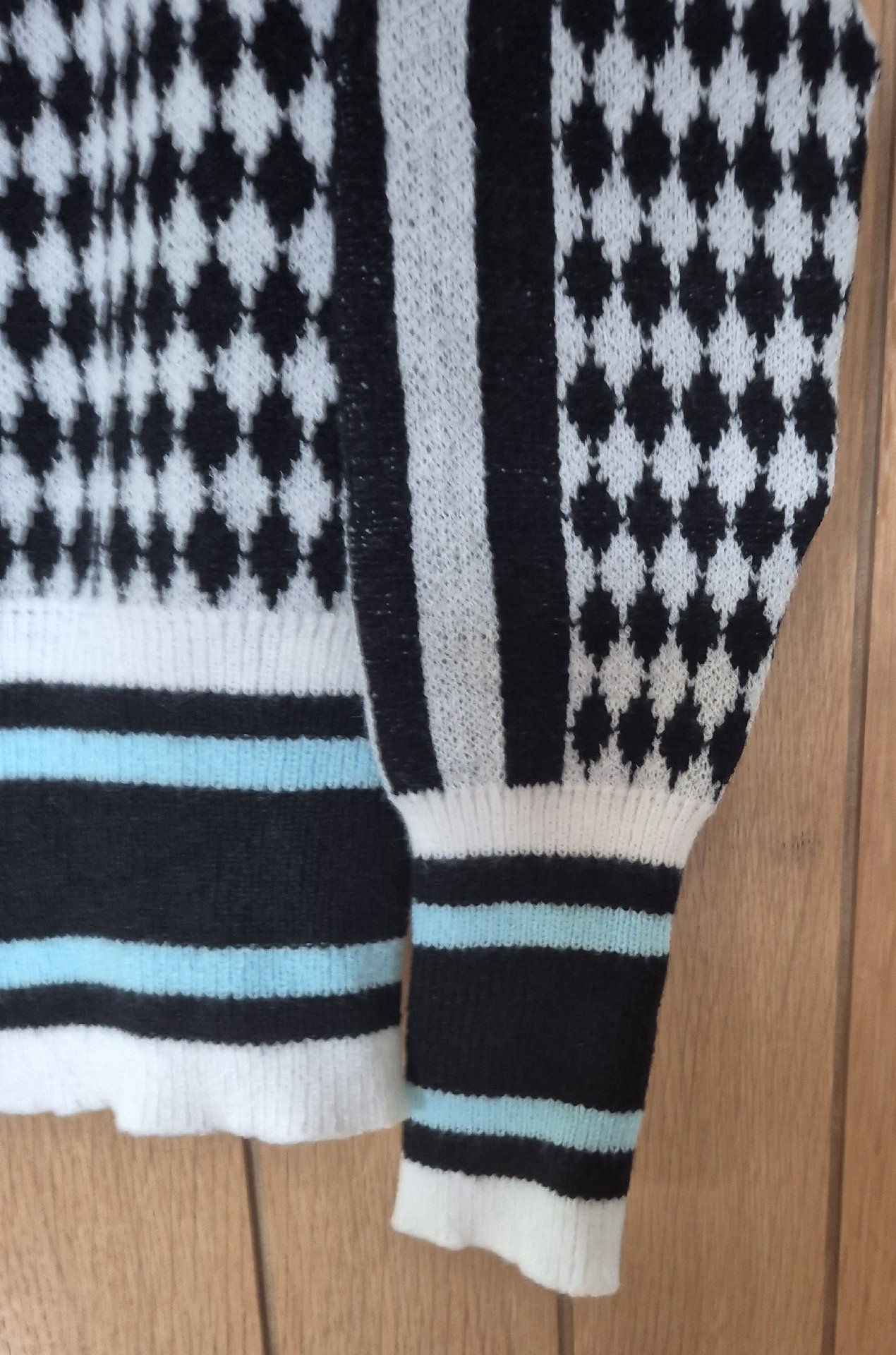 Warehouse Black and White Patterned Zip-Up Jumper, Warehouse, 12, Excellent condition — preloved on SilentSale®