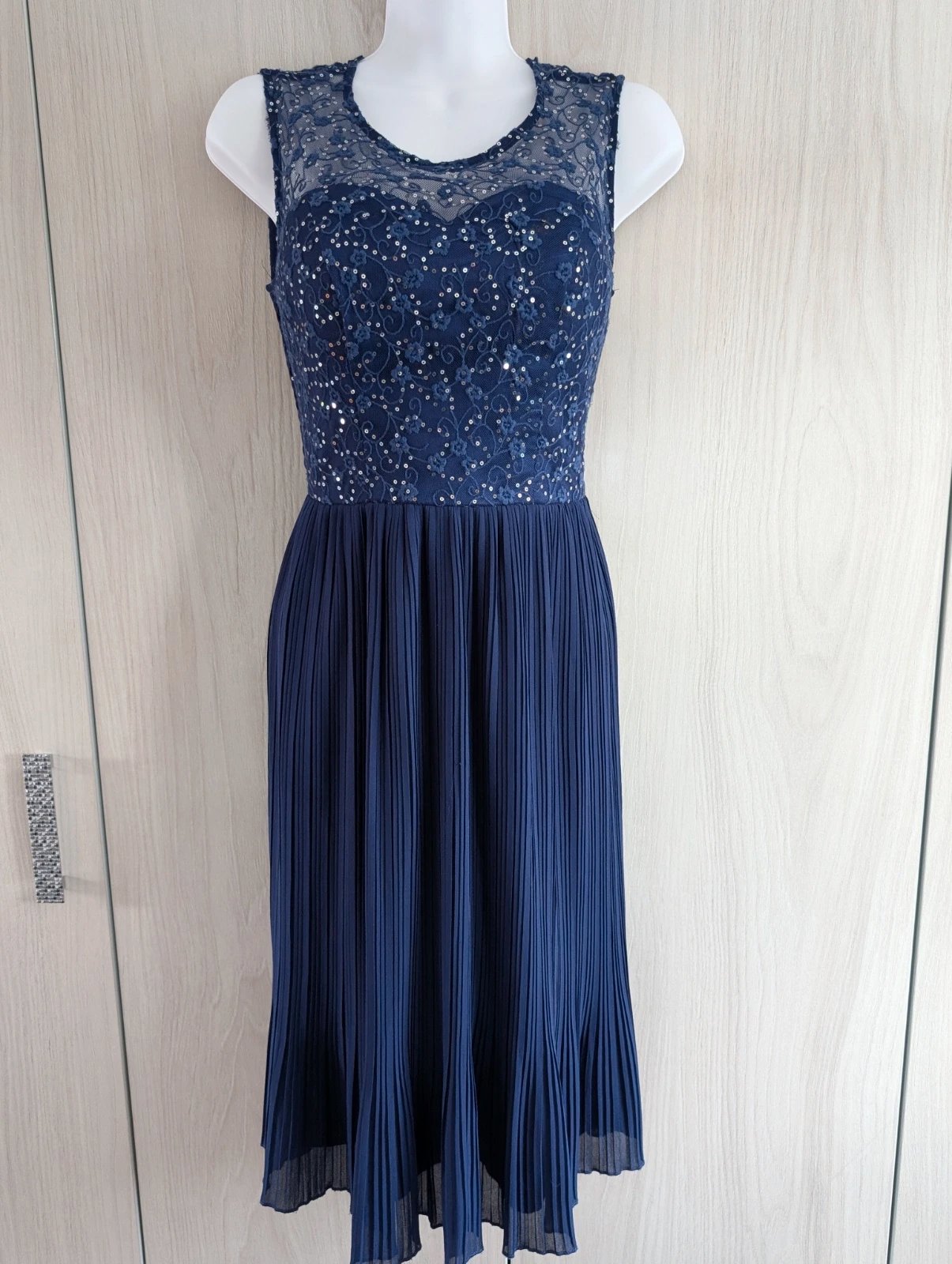 Quiz Party, Cruise, Evening Occasion Dress Size 8 Christmas/Evening, Quiz, 8, Excellent condition — preloved on SilentSale®