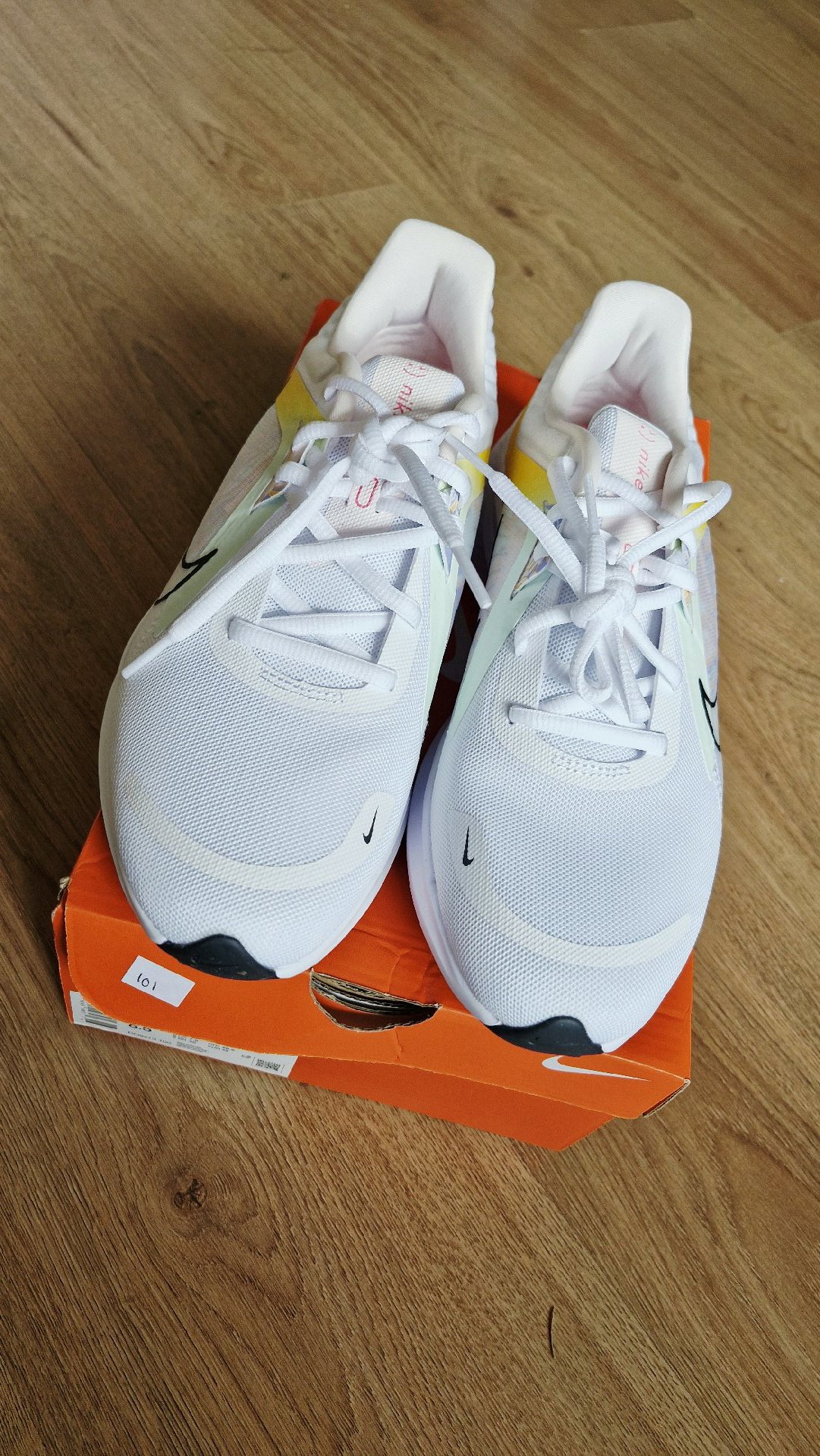 White Nike Women's Quest 5 PRM (Premium) Running Trainers New Size Uk 7.5 EU 42, Nike, 7.5, New condition — preloved on SilentSale®