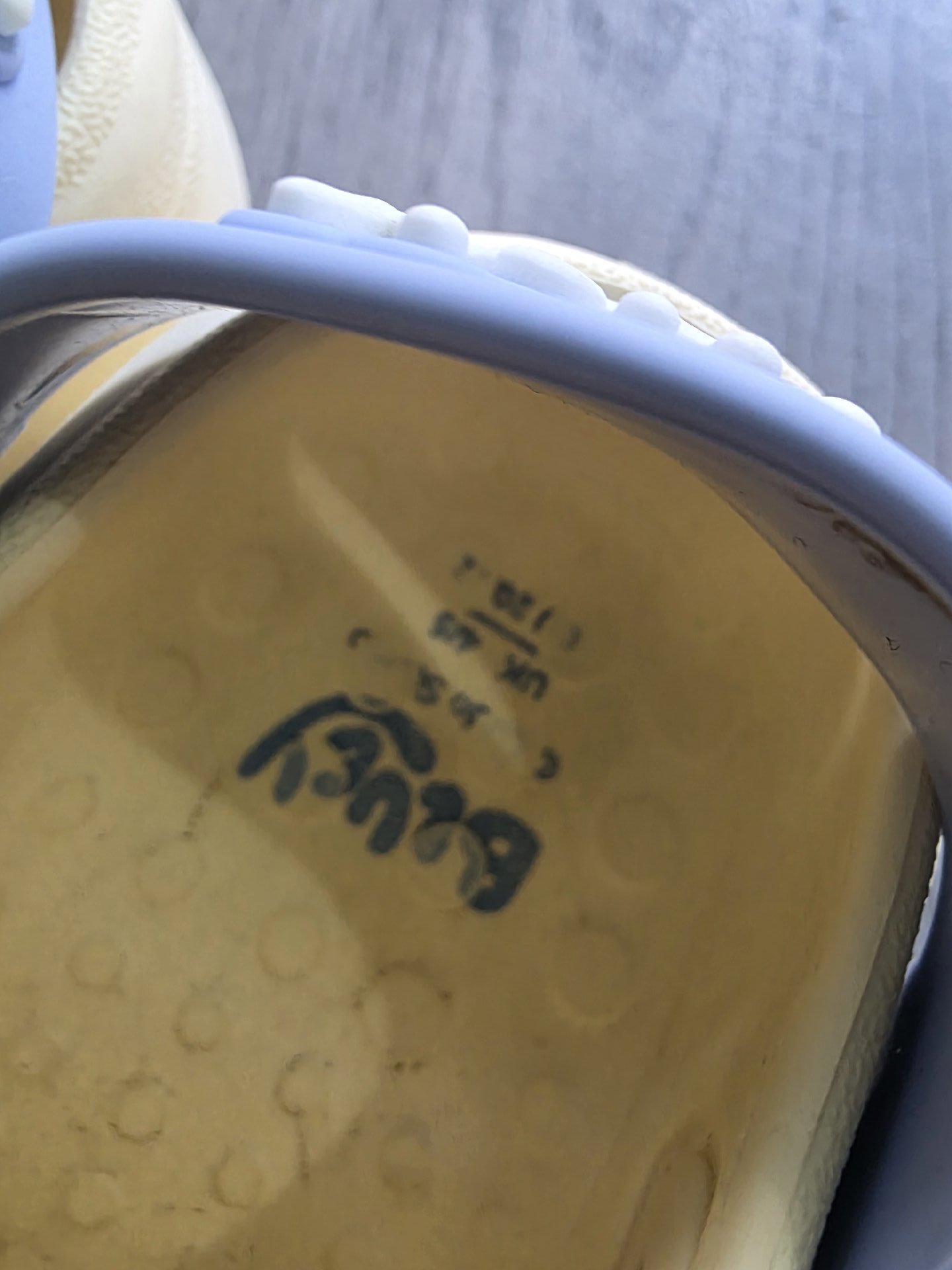 Bluey Yellow Kids Clogs with Character Charms – UK 4.5, Bluey, 4.5, Good condition — preloved on SilentSale®