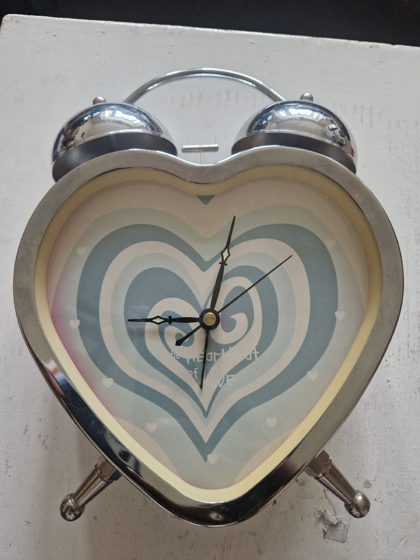 Heart-shaped twin-bell alarm clock with concentric heart design, Unbranded, Medium, Excellent condition — preloved on SilentSale®