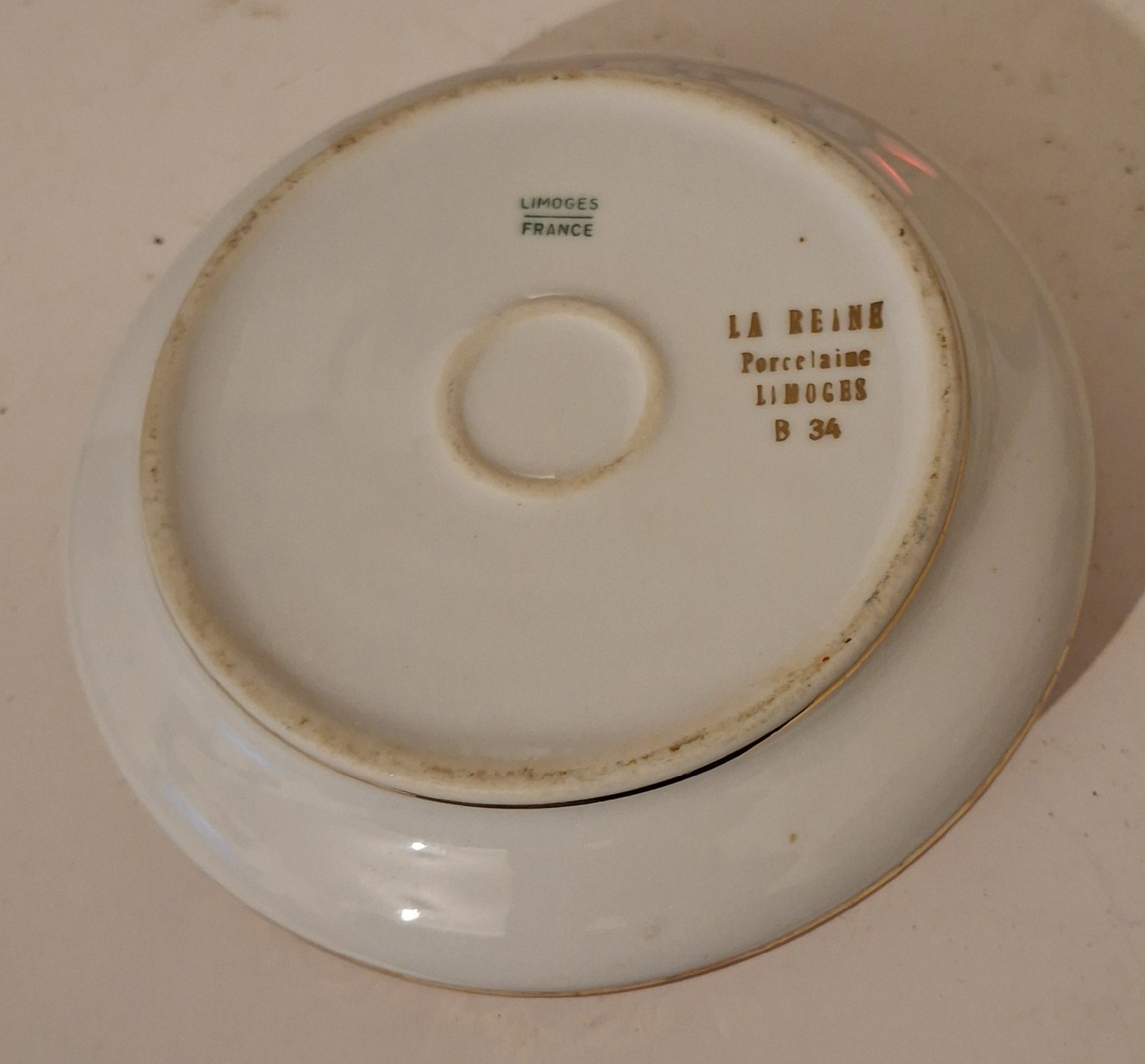 La Reine Limoges Porcelain Decorative Trinket Box, La Reine Limoges, One Size, Good condition — preloved on SilentSale®