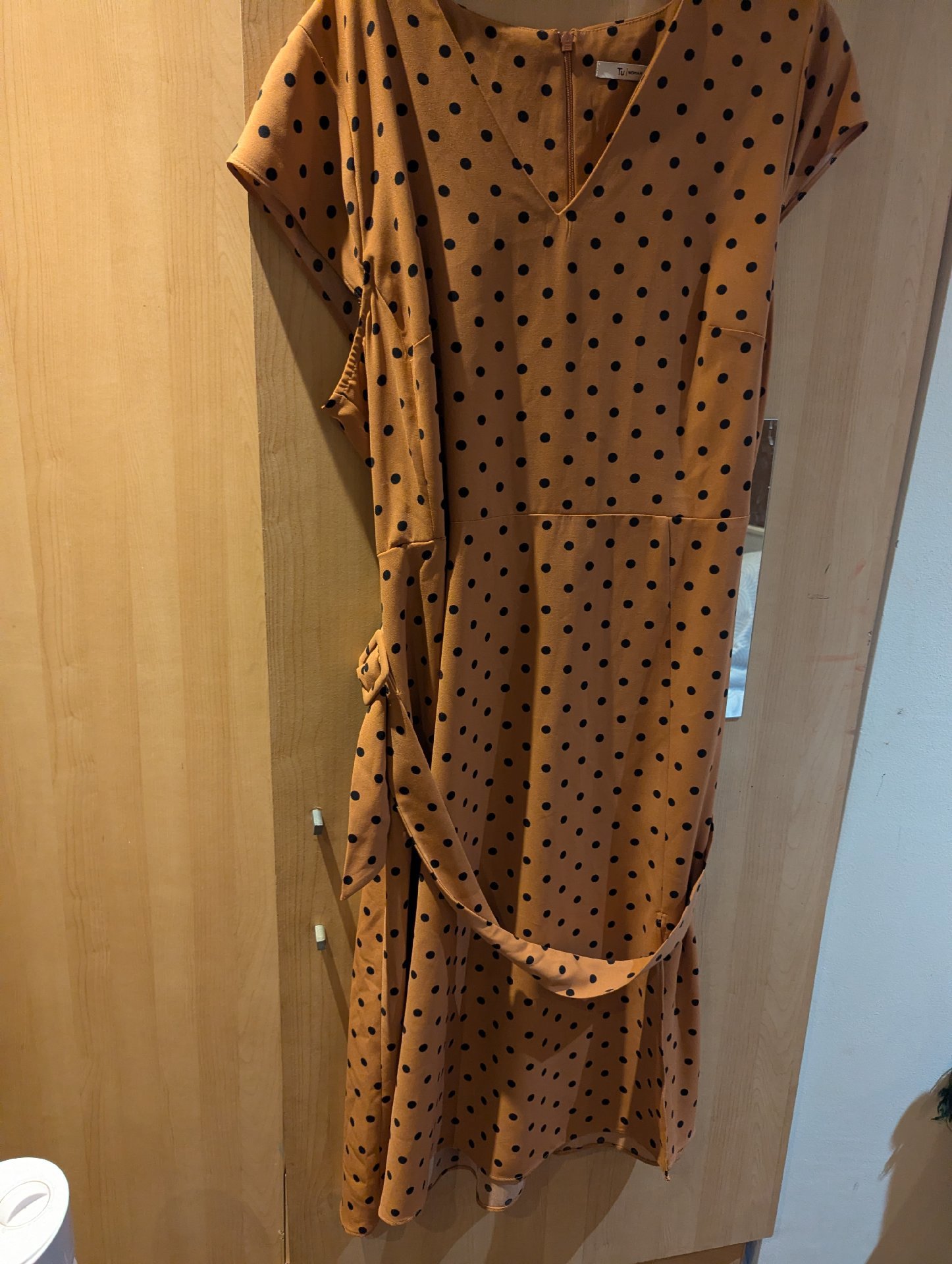 Clothes bundle 6 items , TU, M, New condition — preloved on SilentSale®