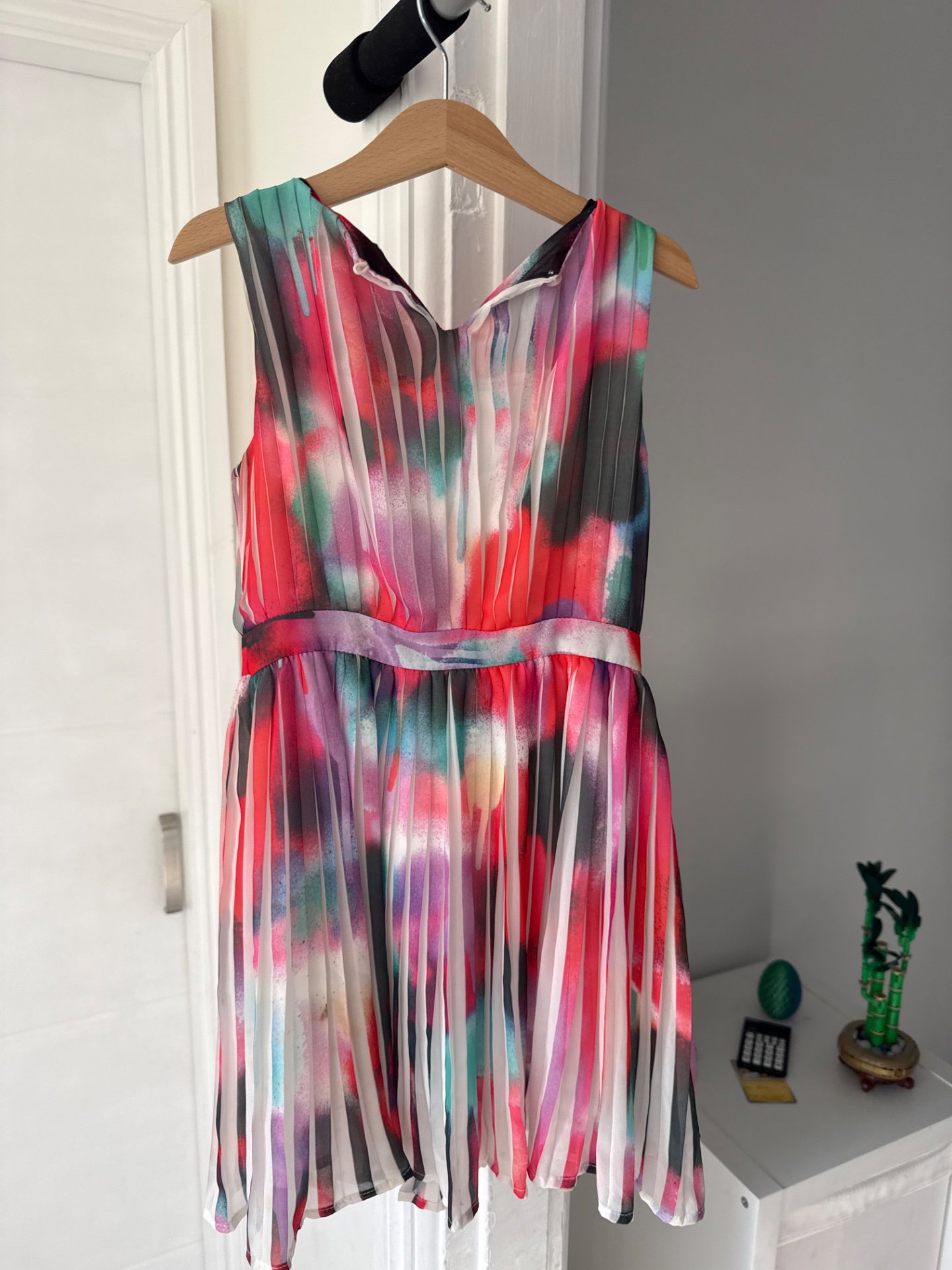 Colourful Pleated Sleeveless Dress – Size 10, French Connection, 7 years, Excellent condition — preloved on SilentSale®