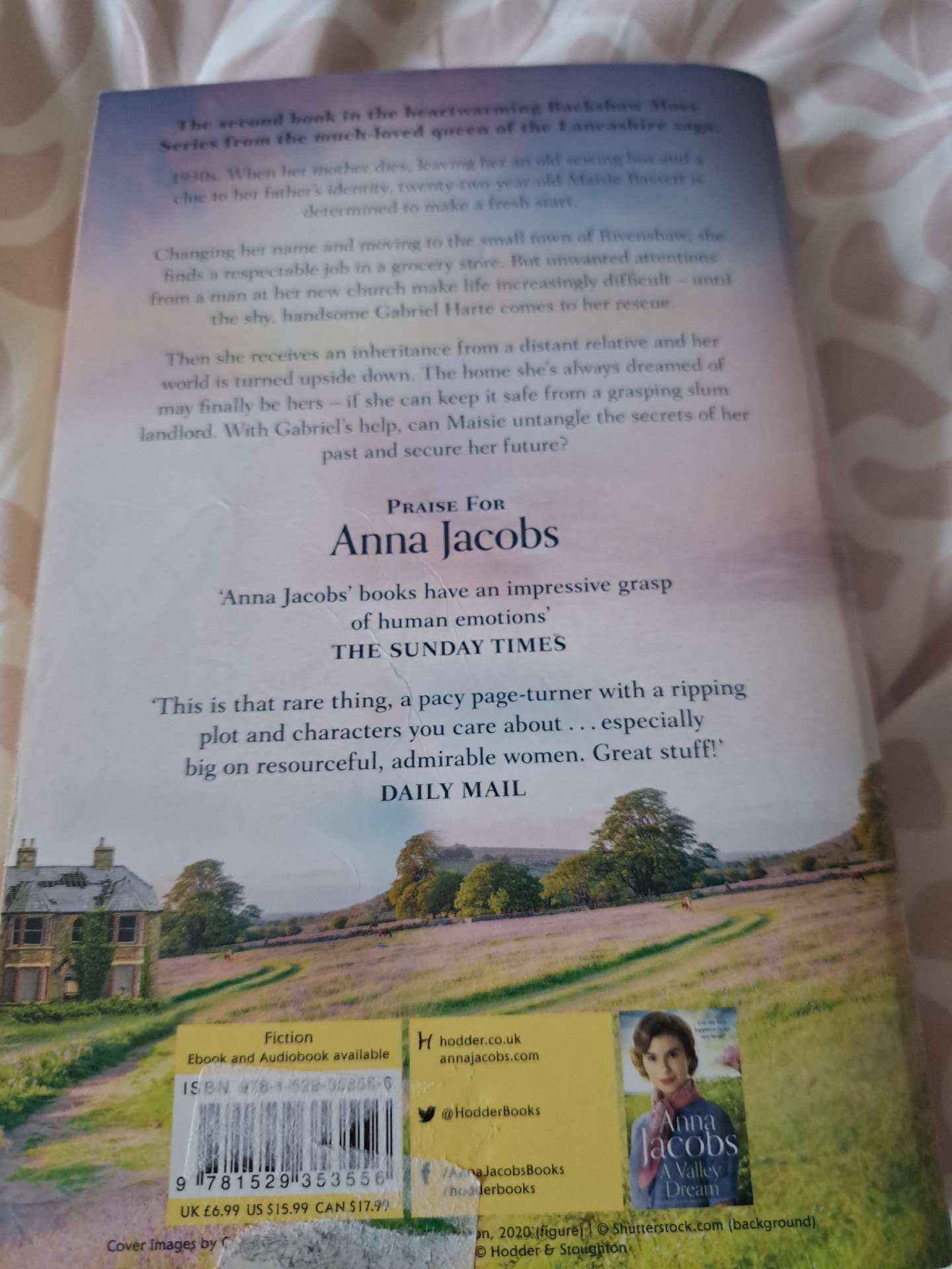 Valley Secret Book 2 in the Uplifting New Backshaw Moss Series — Anna Jacobs, Taylor & Francis Group, One Size, Excellent condition — preloved on SilentSale®