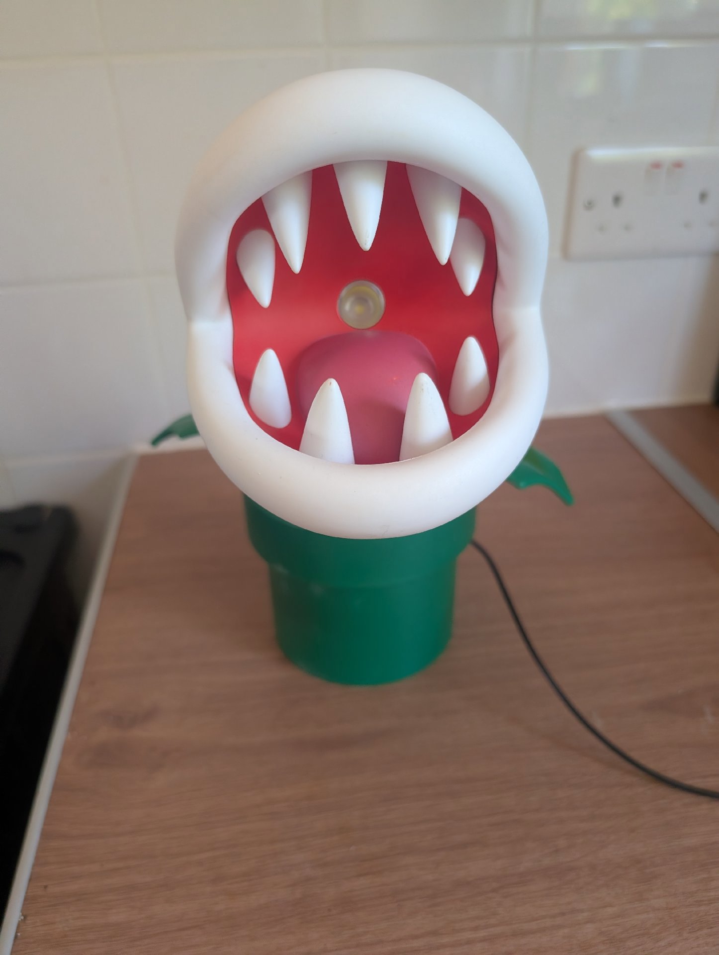 Super Mario Piranha Plant Posable Lamp USB Powered, Paladone, Medium, Excellent condition — preloved on SilentSale®