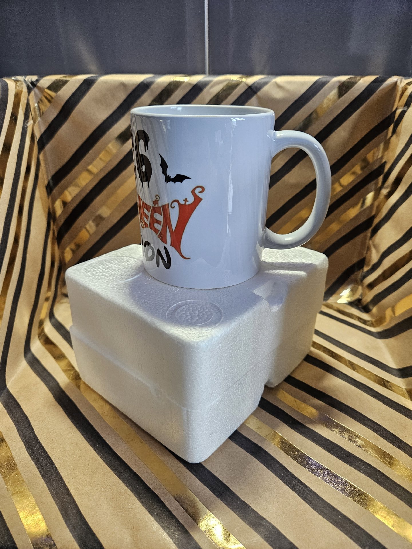 Halloween vacation coffee mug, Unbranded, One Size, New condition — preloved on SilentSale®