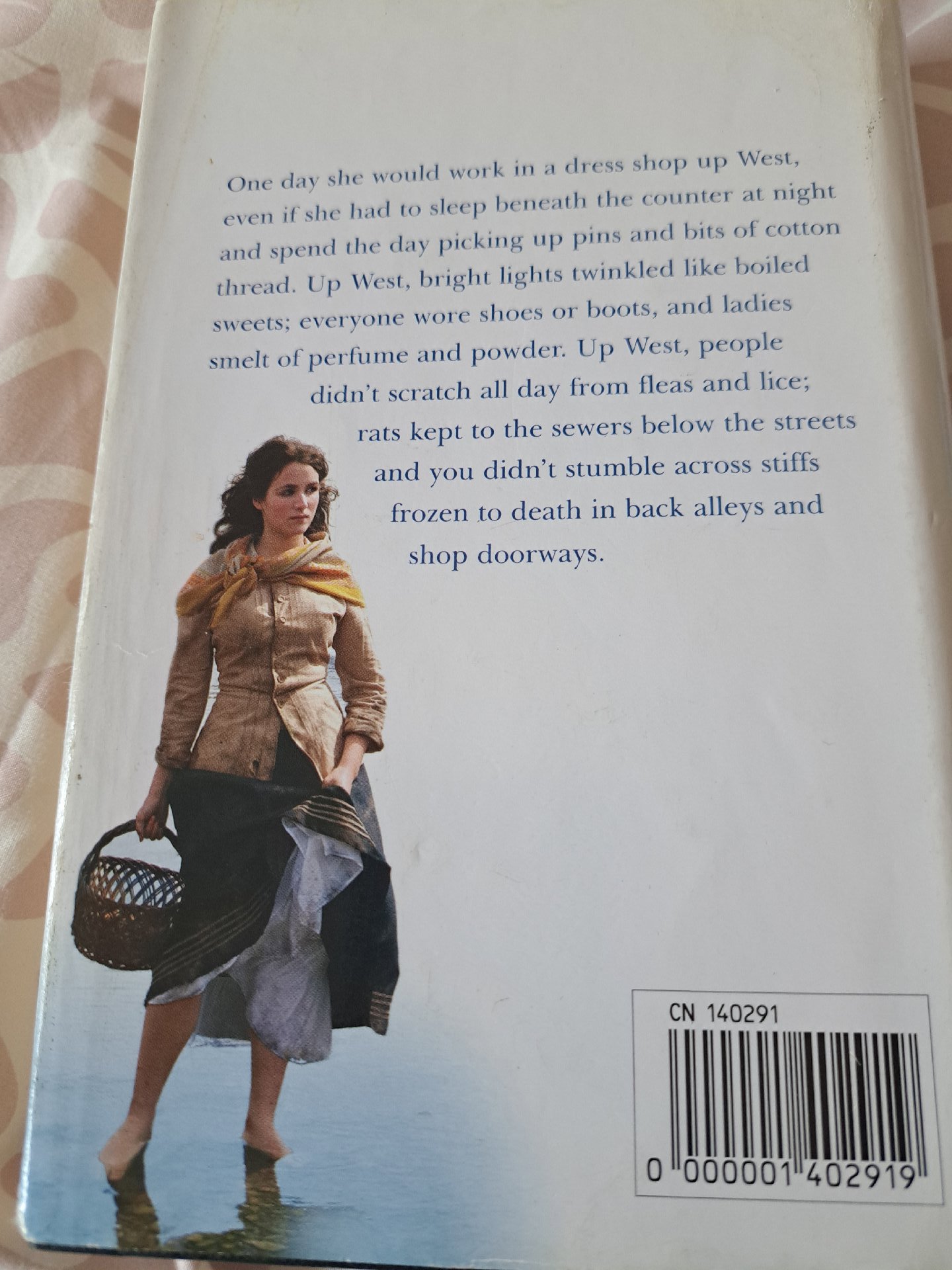Dilly Court Mermaids Singing Hardcover Book, Unbranded, One Size, Good condition — preloved on SilentSale®
