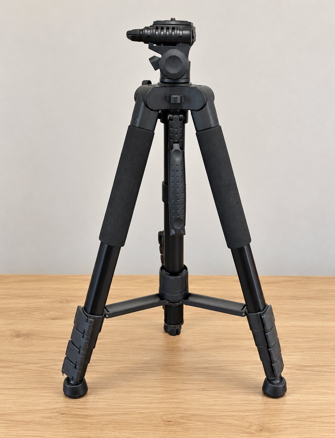 Victiv NT72 Camera Tripod with Adjustable Legs, Victiv, One Size, Excellent condition — preloved on SilentSale®