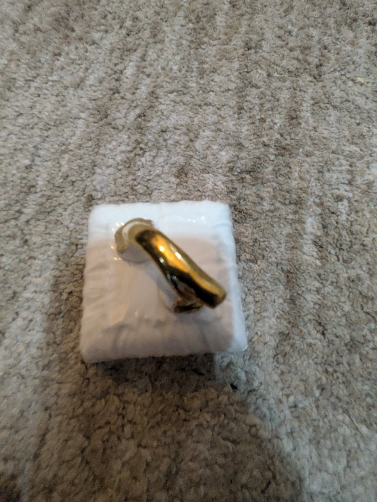White Ceramic Butter Dish with Gold Trim, Elizabetthan Staffordshire, One Size, Excellent condition — preloved on SilentSale®