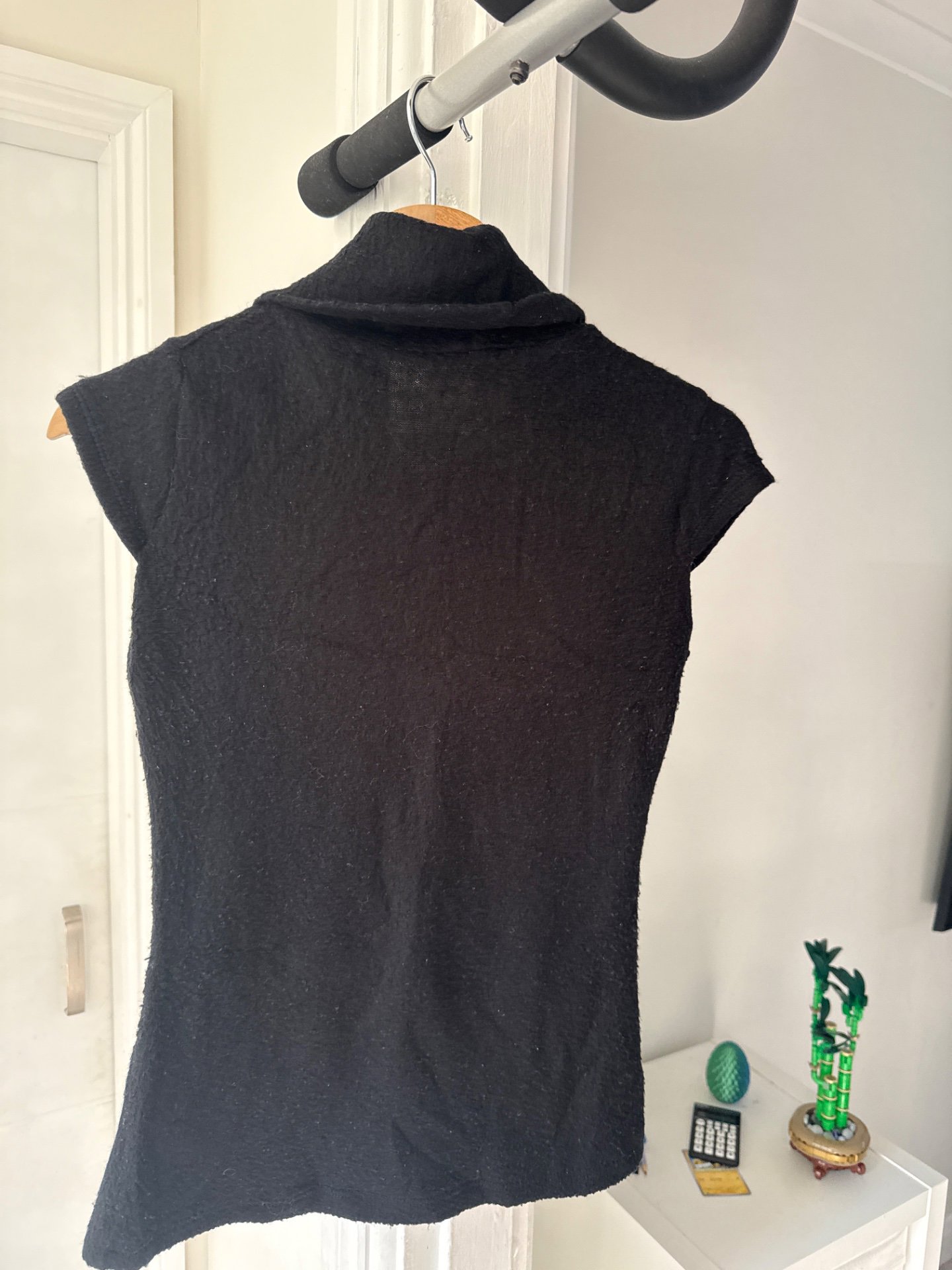 Black Sleeveless Turtleneck Top, Unbranded, Small, Fair condition — preloved on SilentSale®