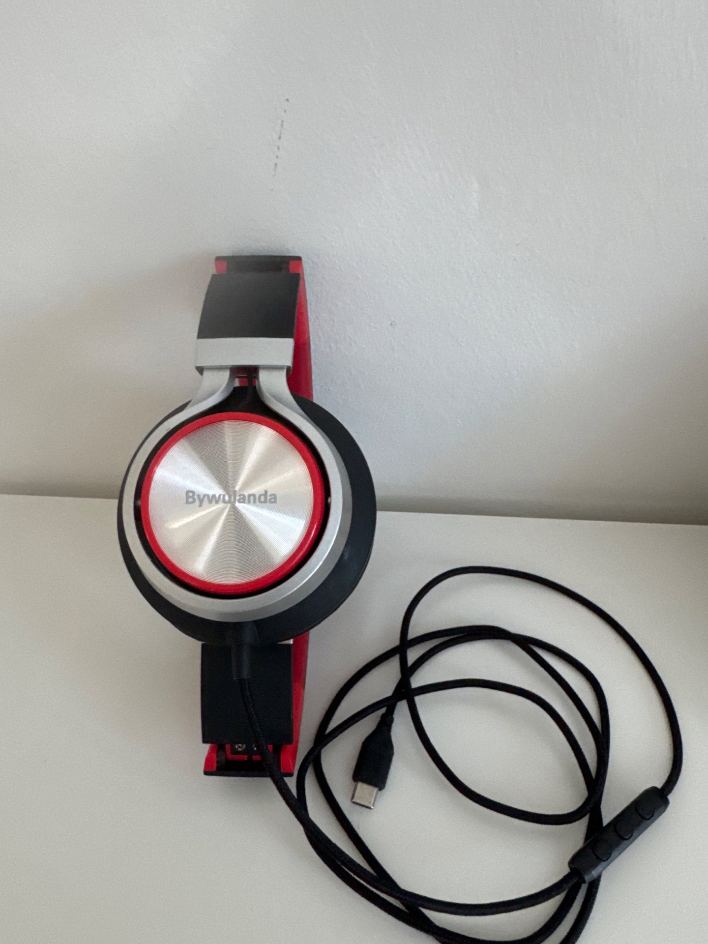 Bywulanda Wired Over-Ear Headphones Red and Black, Bywulanda, One Size, Excellent condition — preloved on SilentSale®