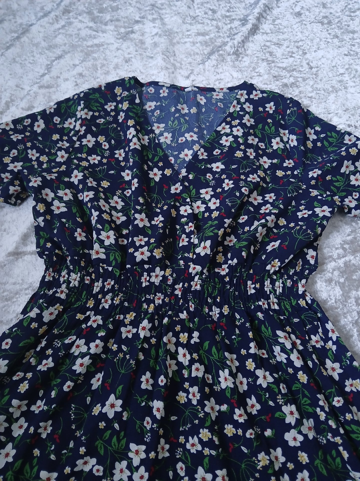 Navy Floral Midi Dress with V Neck and Elastic Waist, Unbranded, M, Excellent condition — preloved on SilentSale®