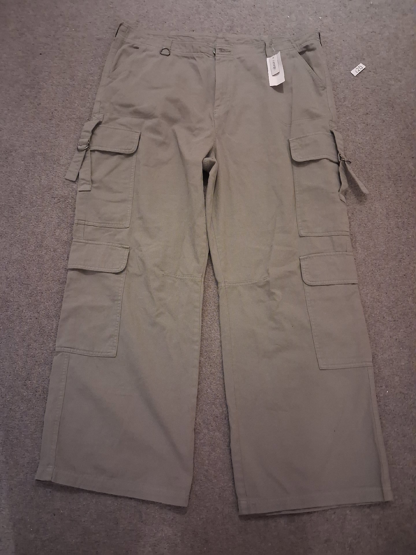 Cargo Trousers Beige Wide Leg, Unbranded, 22, New condition — preloved on SilentSale®